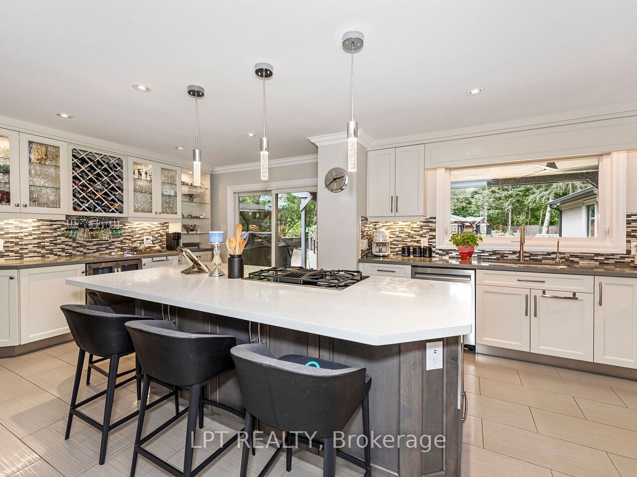 493 Tipperton Crescent Property Photo 13