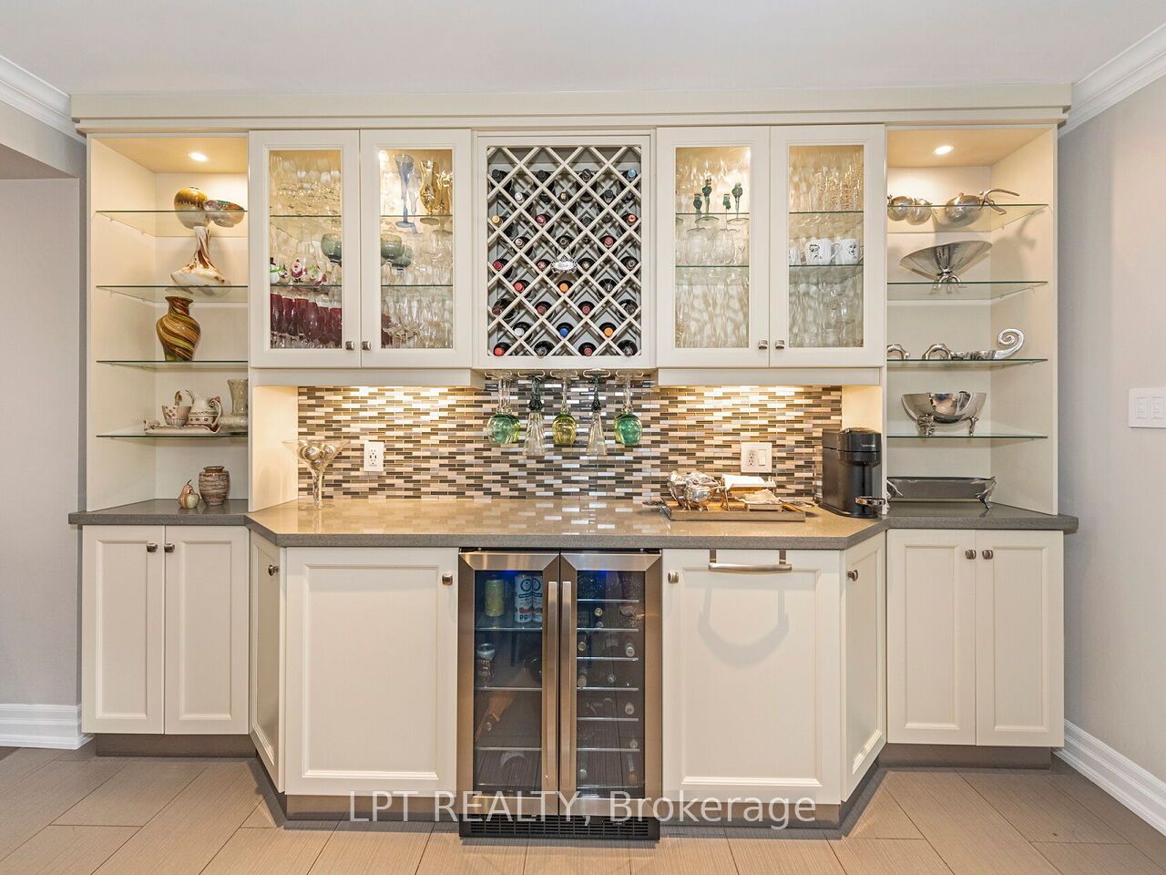 493 Tipperton Crescent Property Photo 14