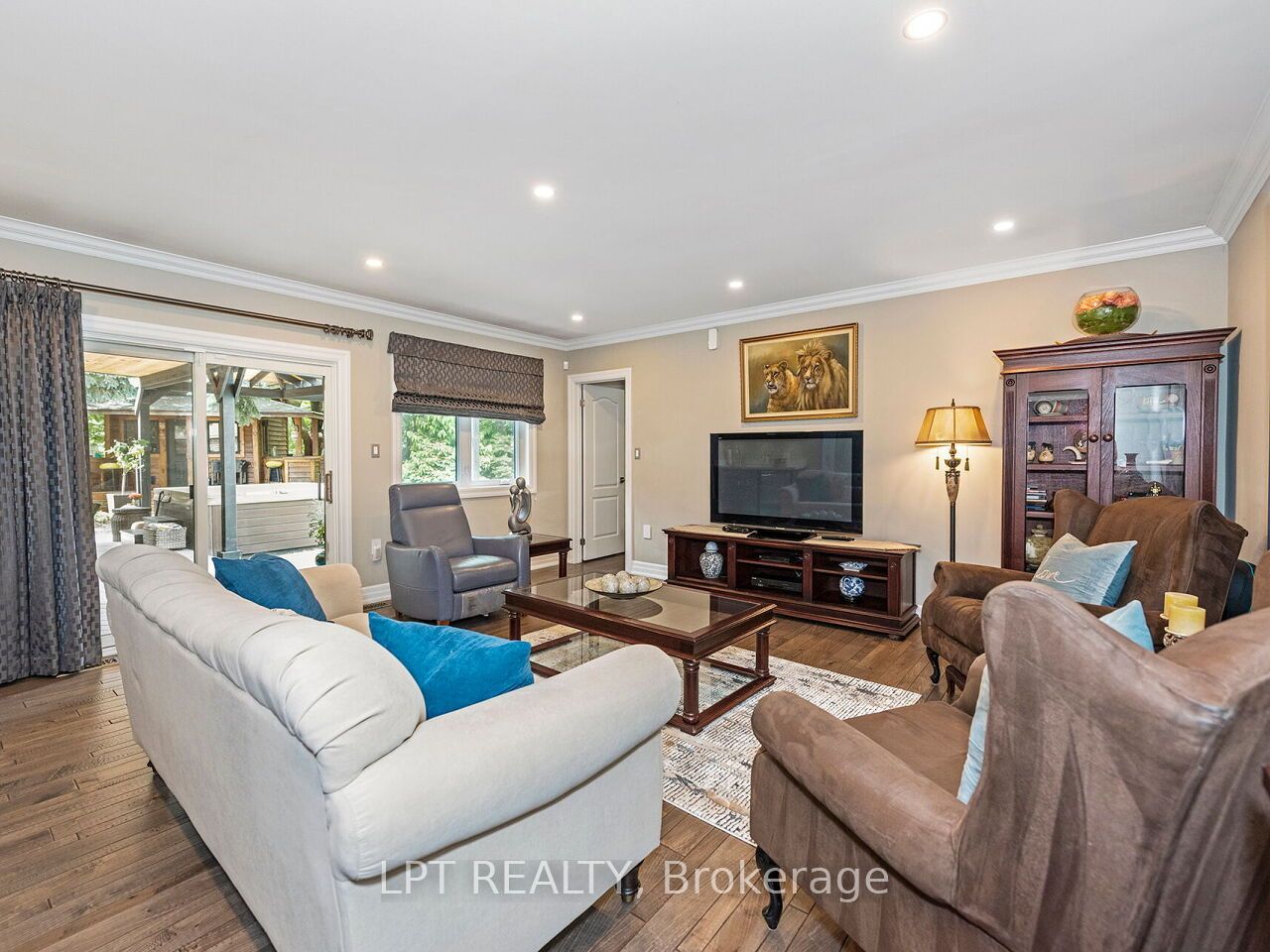 493 Tipperton Crescent Property Photo 17