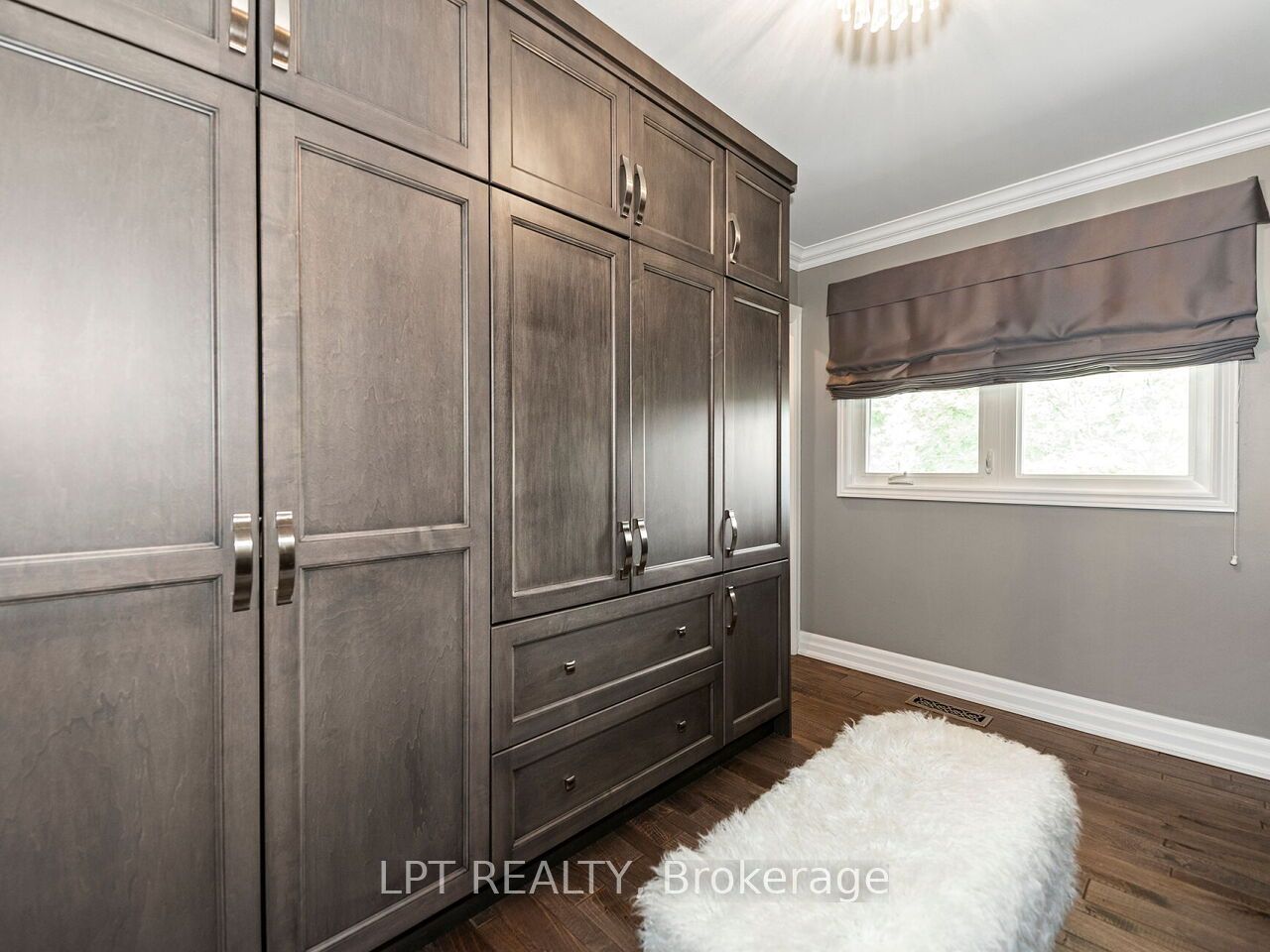 493 Tipperton Crescent Property Photo 26
