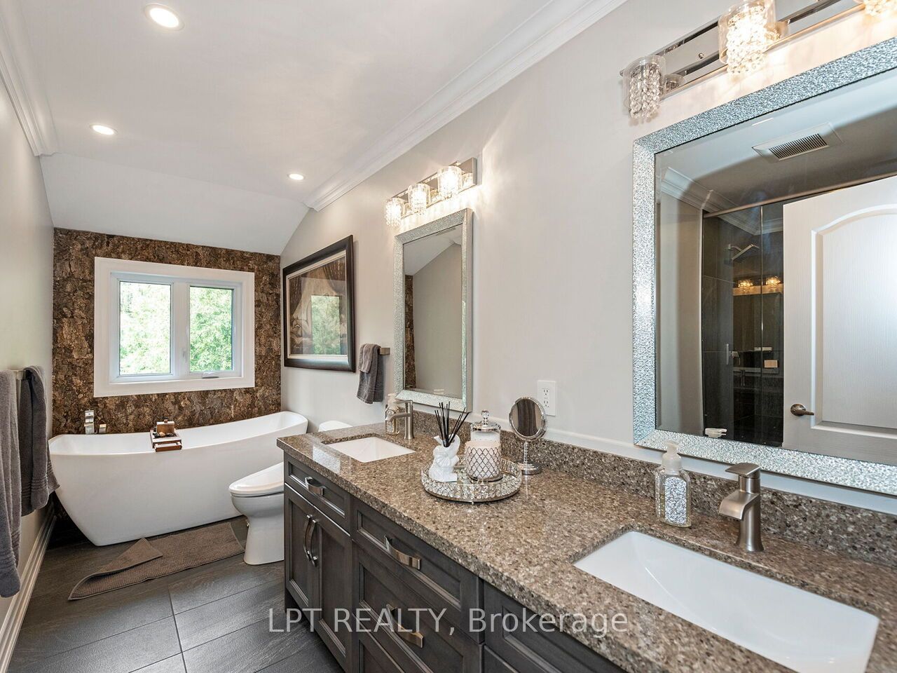 493 Tipperton Crescent Property Photo 27