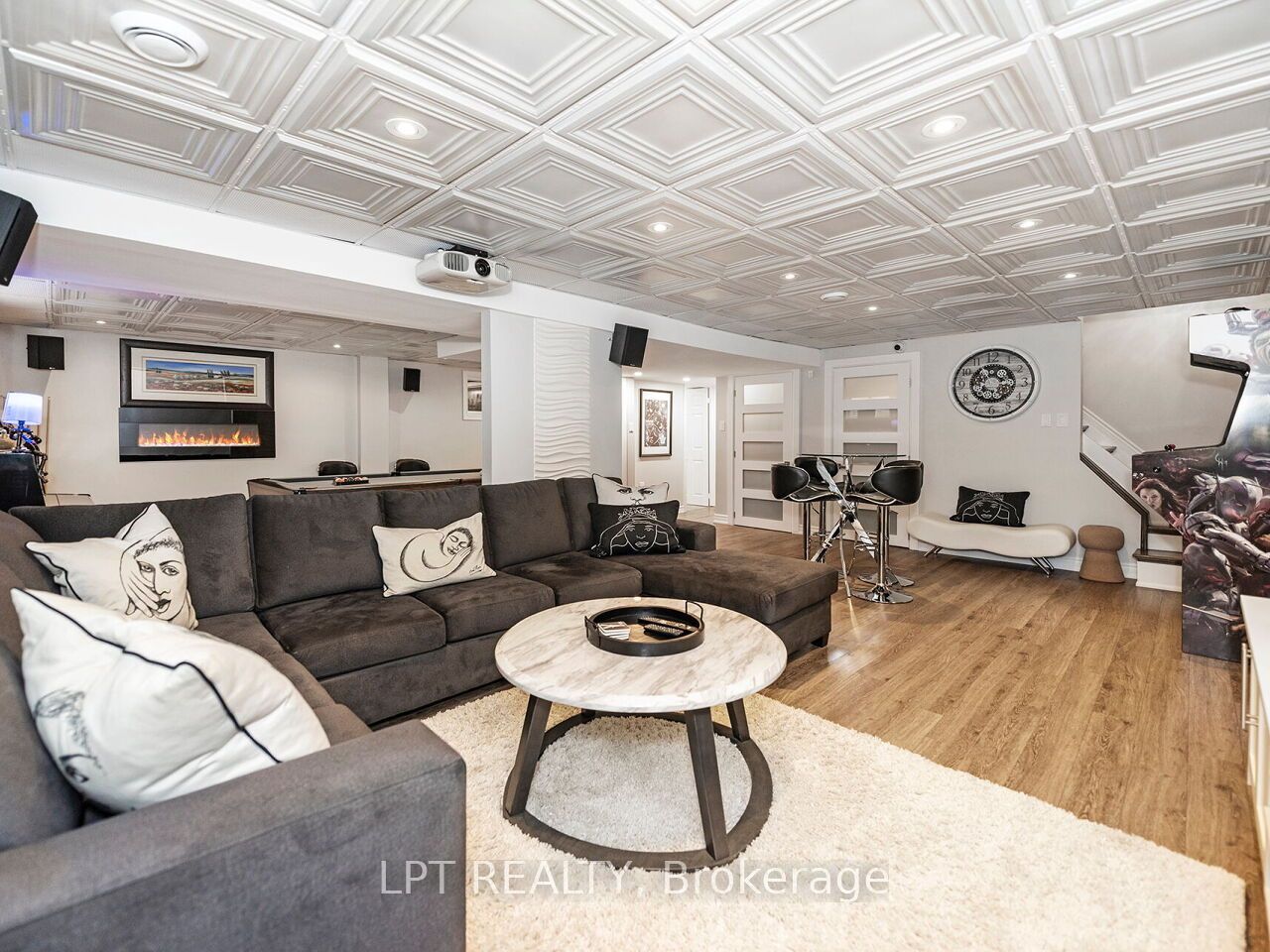 493 Tipperton Crescent Property Photo 37