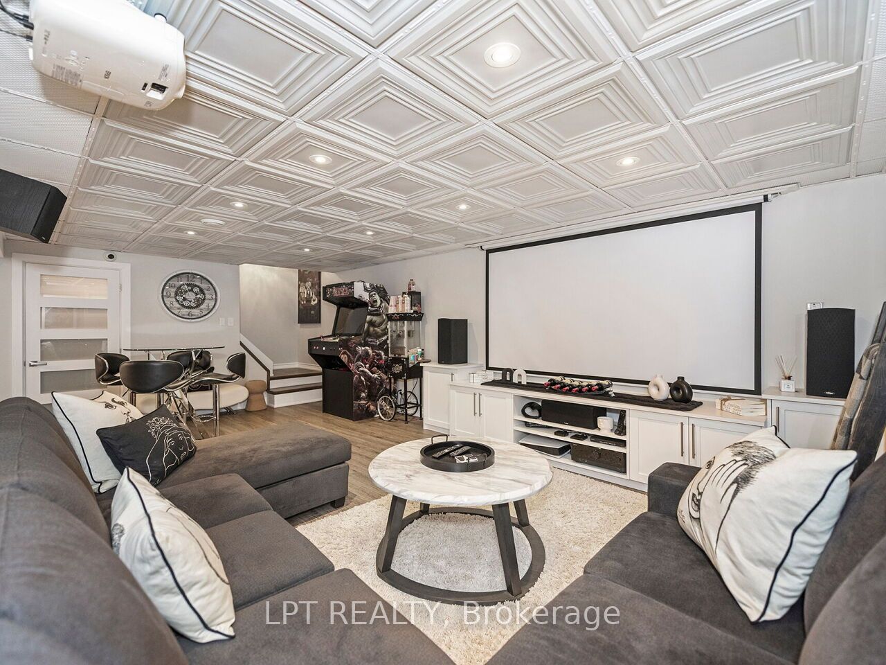493 Tipperton Crescent Property Photo 38