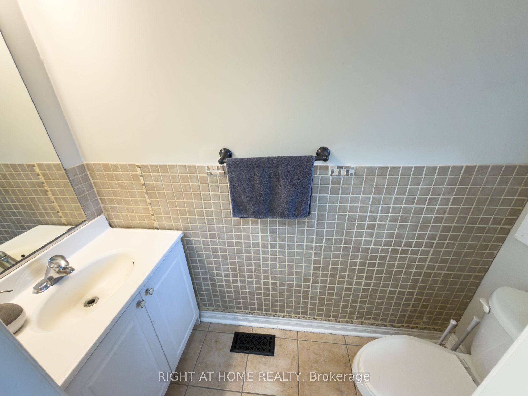 6683 Opera Glass Crescent Property Photo 5