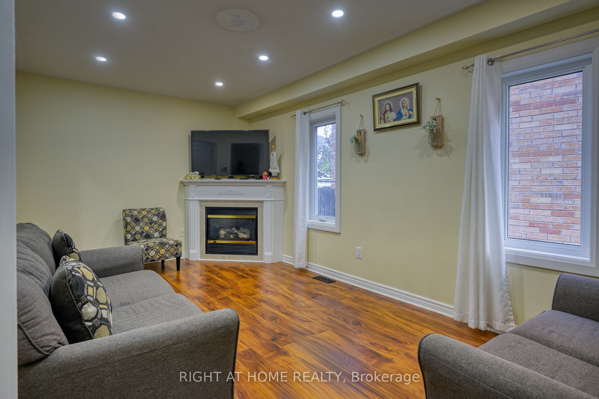 6683 Opera Glass Crescent Property Photo 7