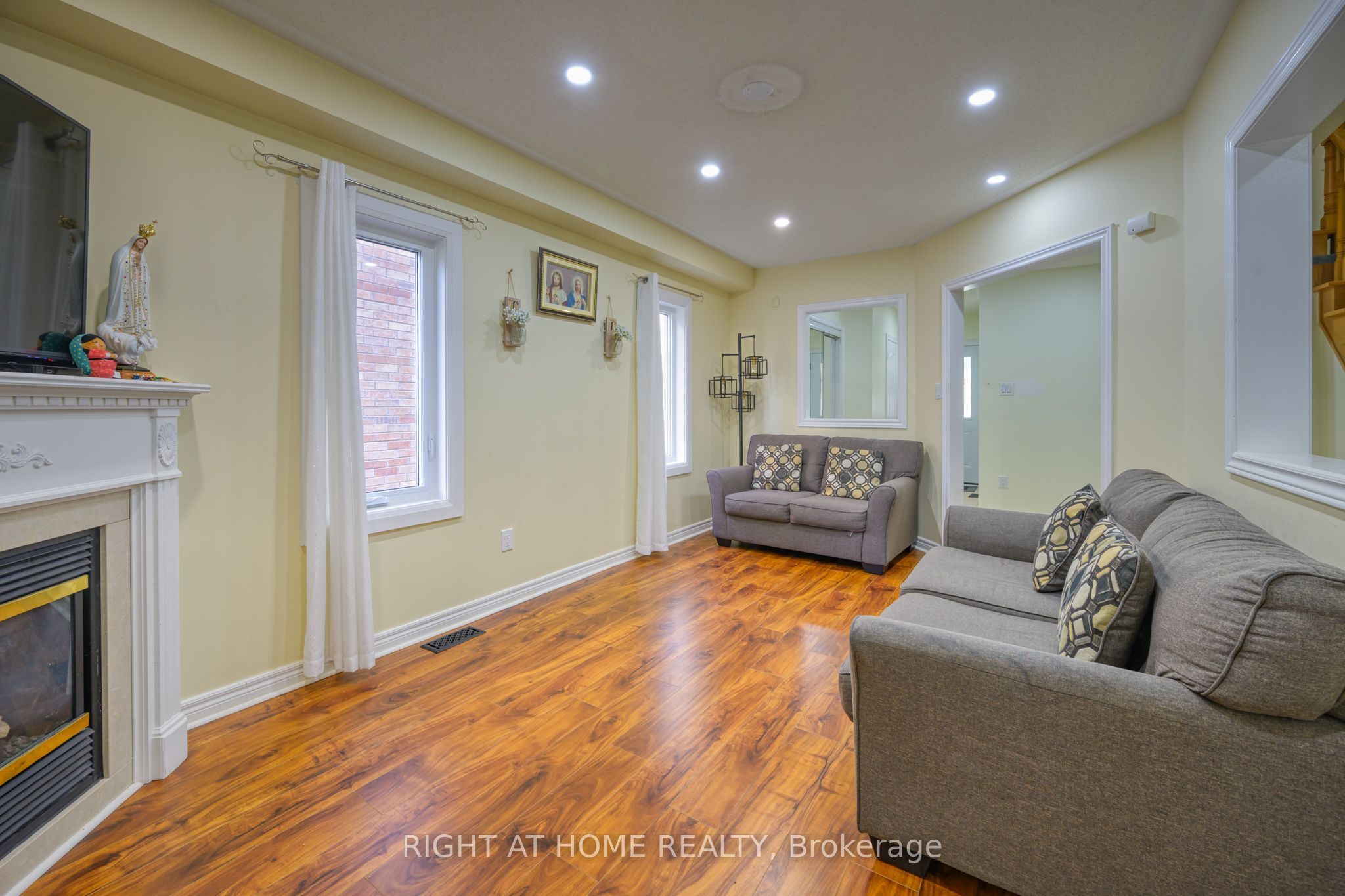 6683 Opera Glass Crescent Property Photo 8
