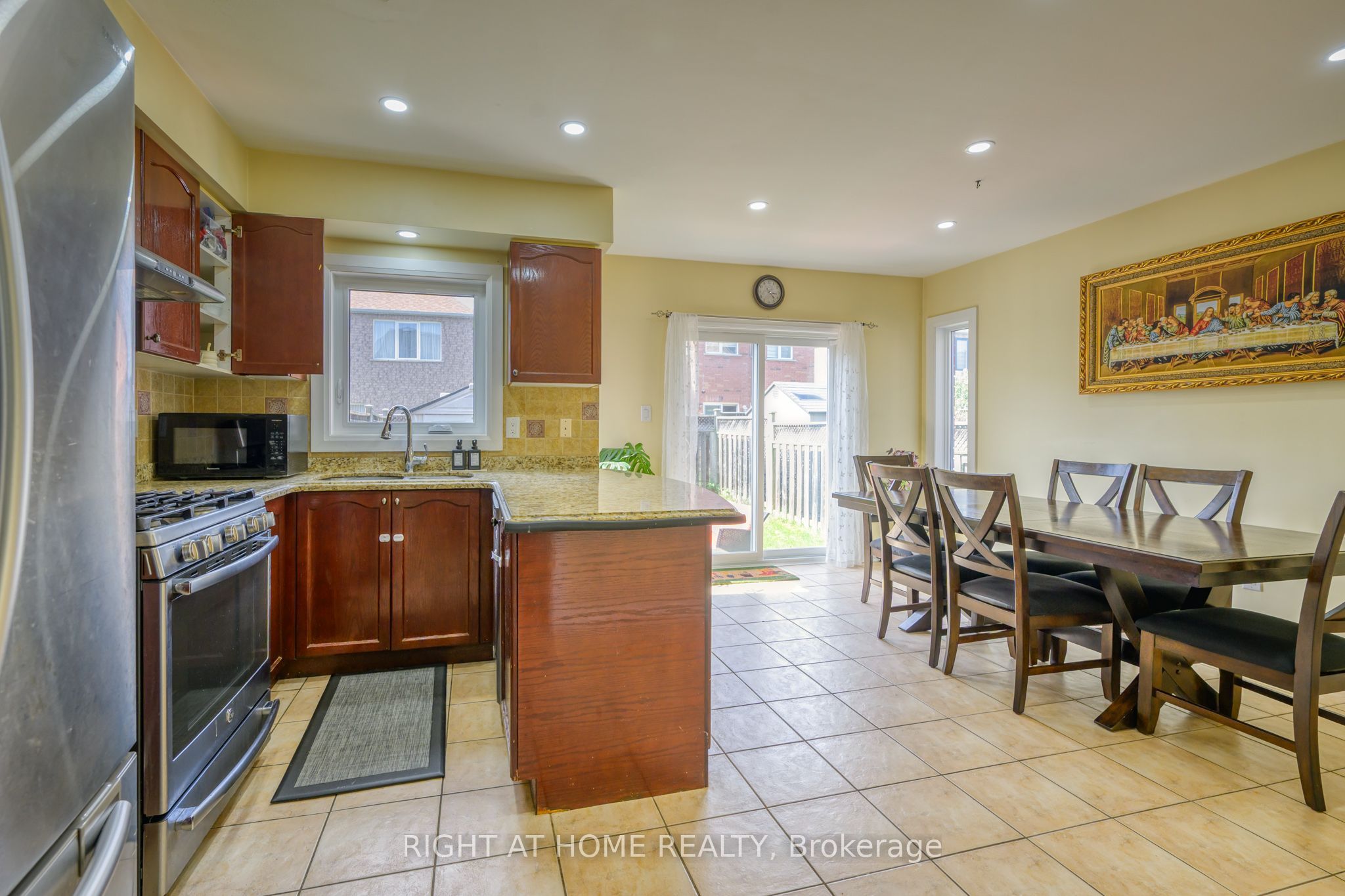 6683 Opera Glass Crescent Property Photo 11