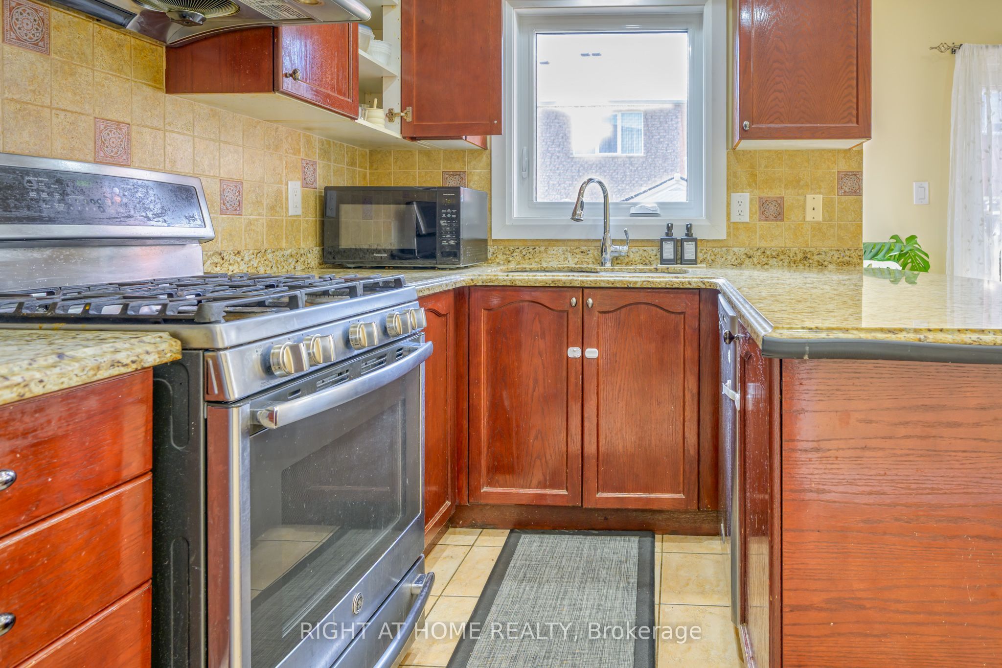 6683 Opera Glass Crescent Property Photo 14