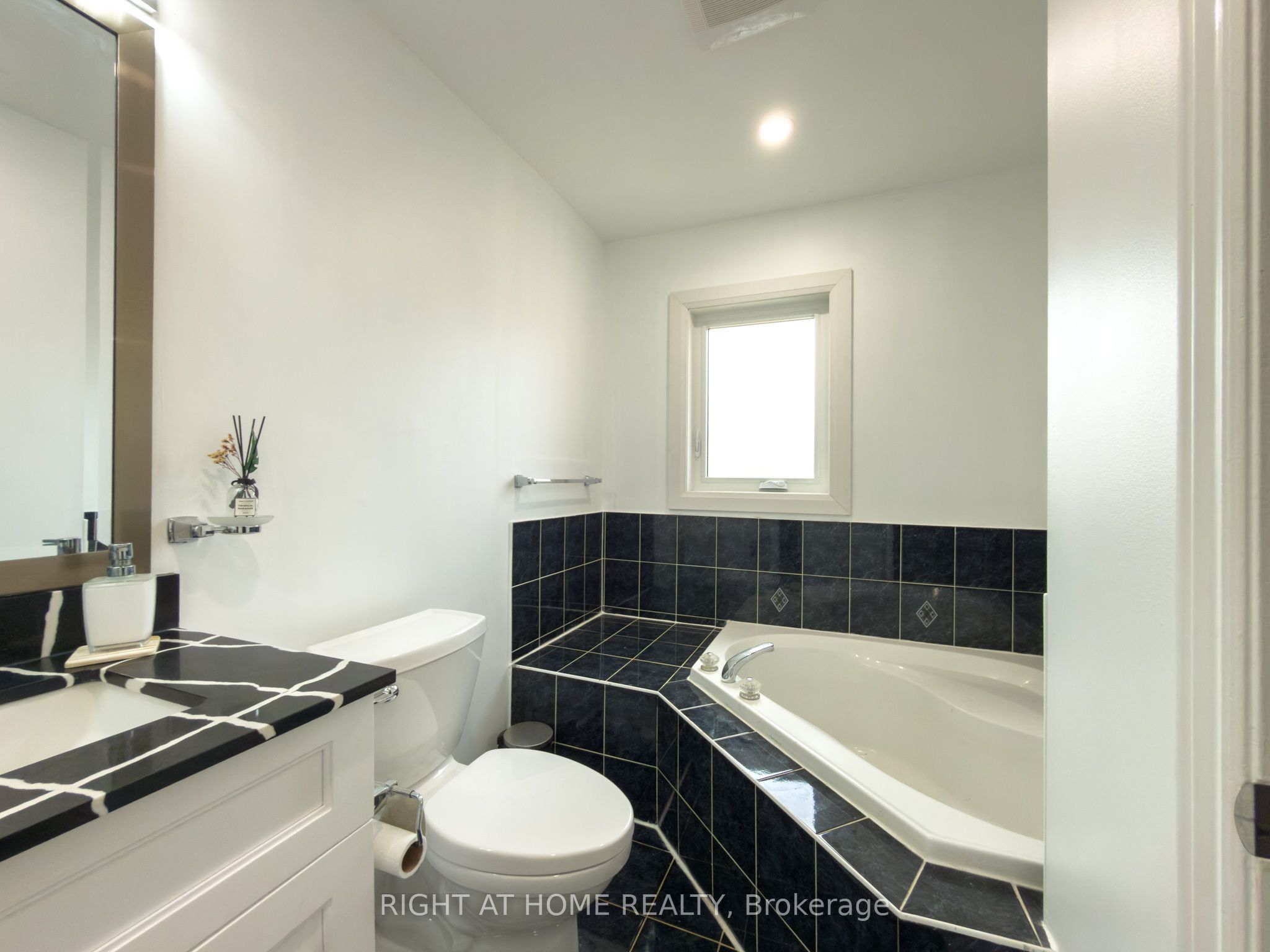 6683 Opera Glass Crescent Property Photo 28