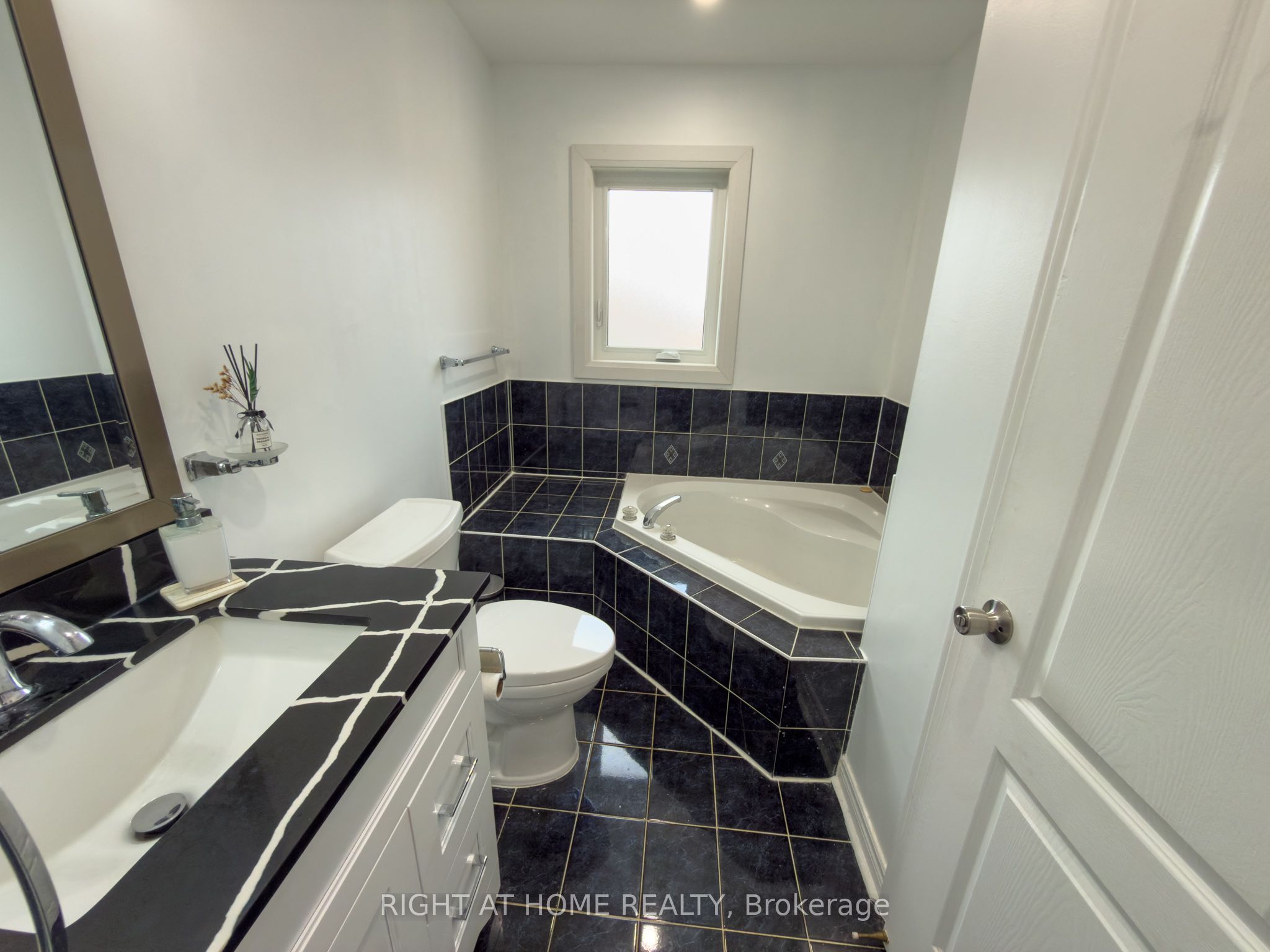 6683 Opera Glass Crescent Property Photo 30