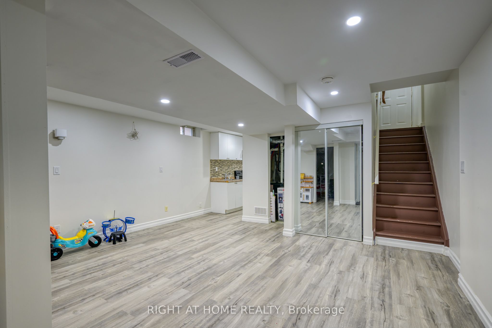 6683 Opera Glass Crescent Property Photo 34