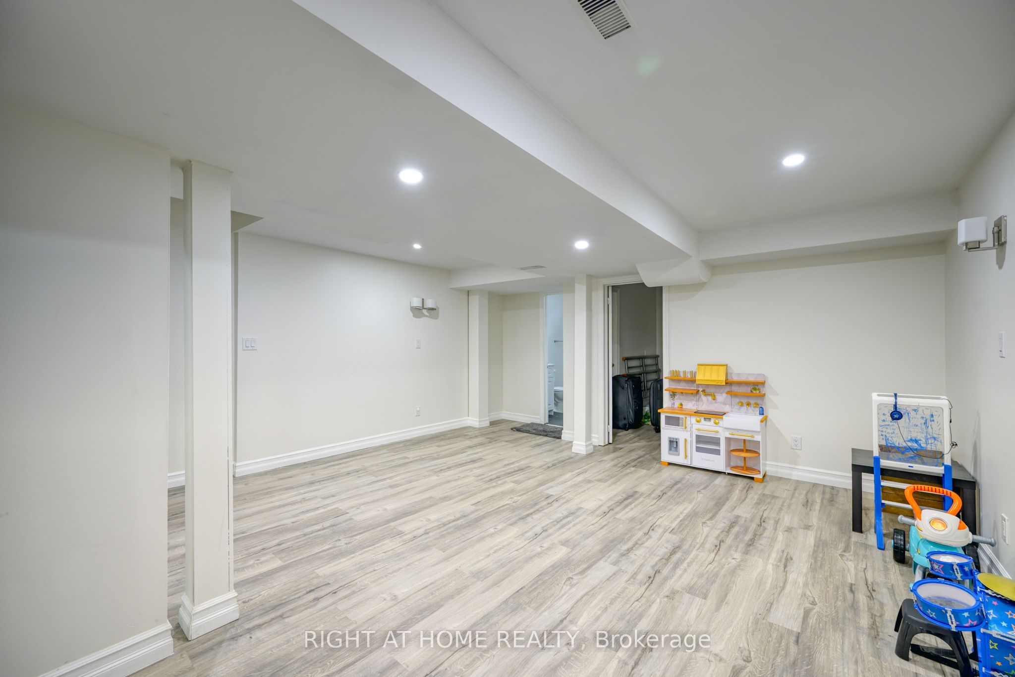6683 Opera Glass Crescent Property Photo 35