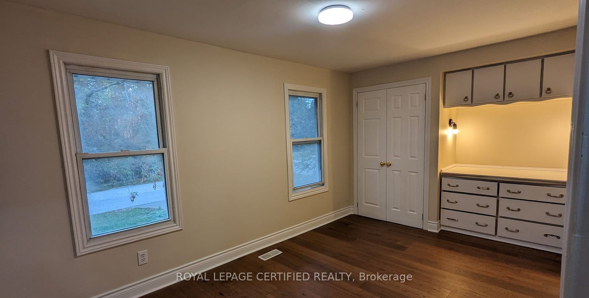 1468 Dundas Crescent Property Photo 2