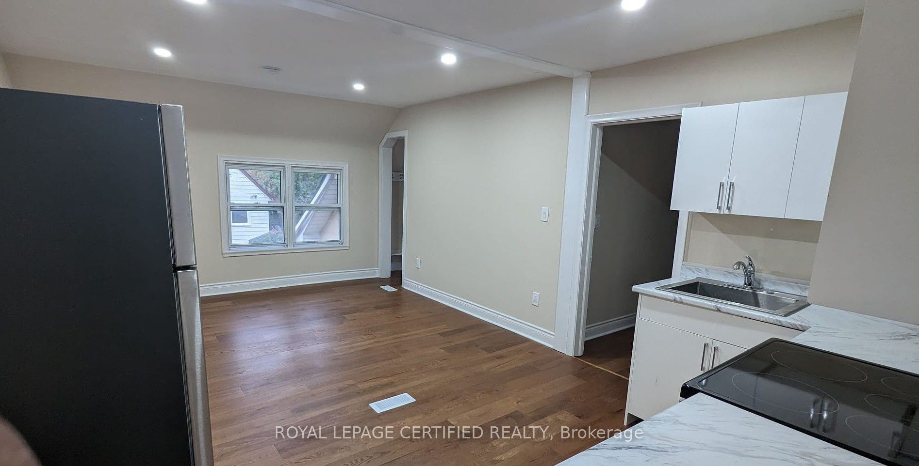 1468 Dundas Crescent Property Photo 5