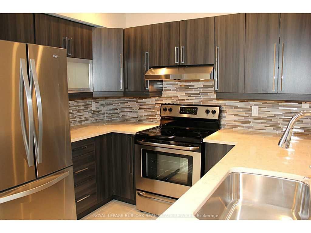 1411 Walker's Line 401 Property Photo 3