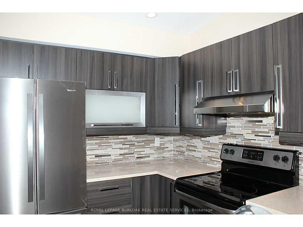 1411 Walker's Line 401 Property Photo 7