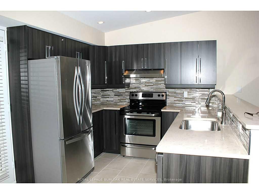 1411 Walker's Line 401 Property Photo 8