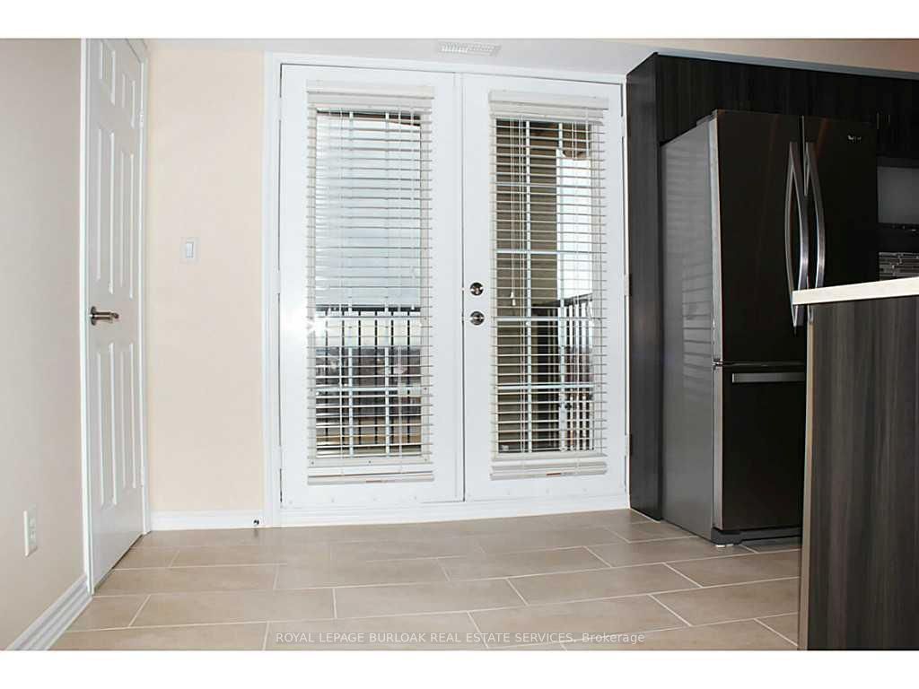 1411 Walker's Line 401 Property Photo 10