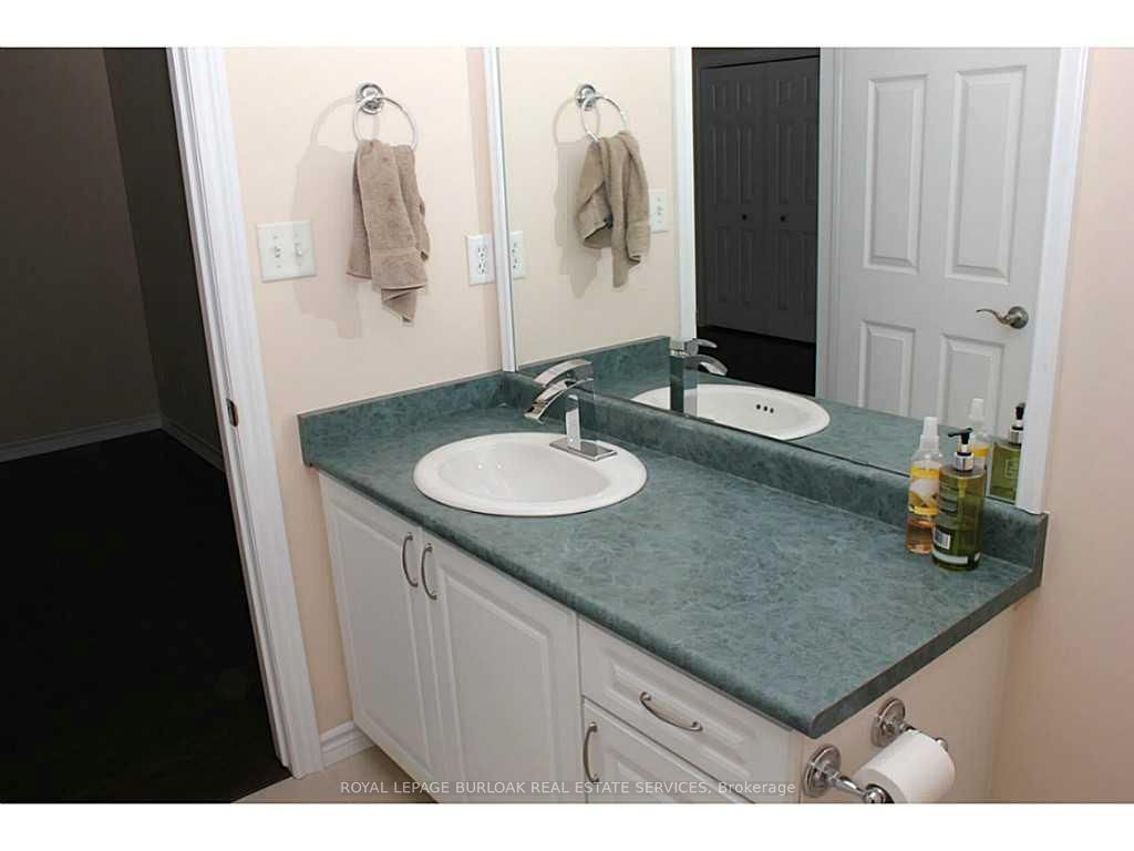 1411 Walker's Line 401 Property Photo 13