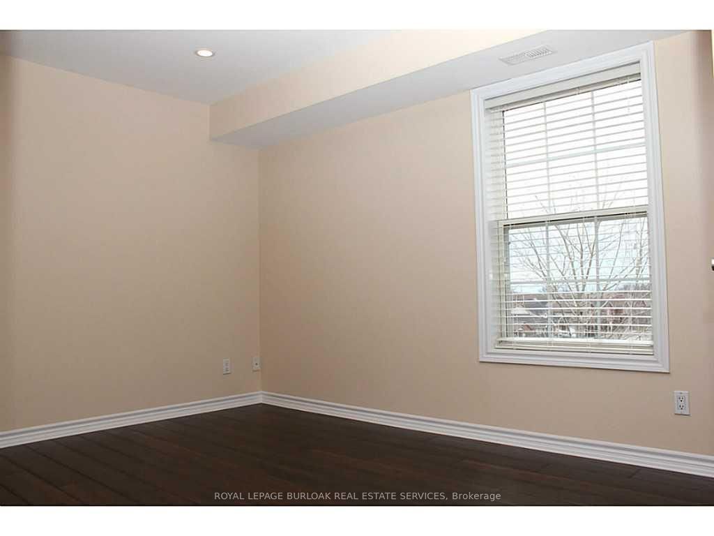 1411 Walker's Line 401 Property Photo 15
