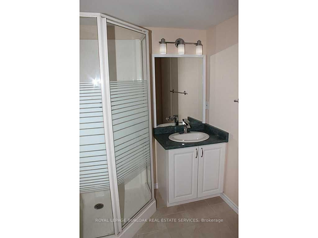1411 Walker's Line 401 Property Photo 16