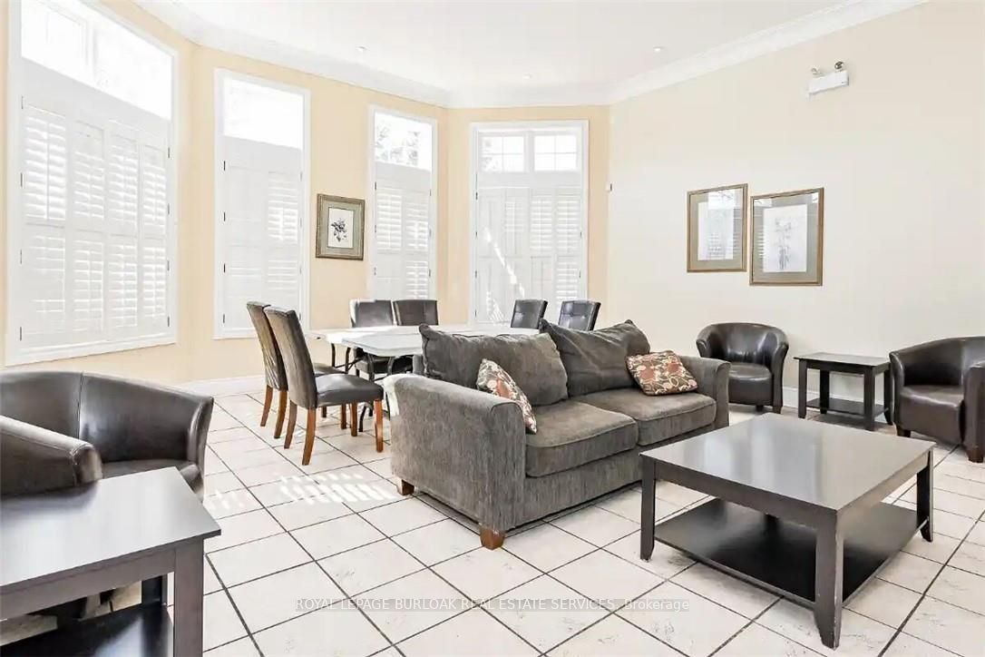 1411 Walker's Line 401 Property Photo 20