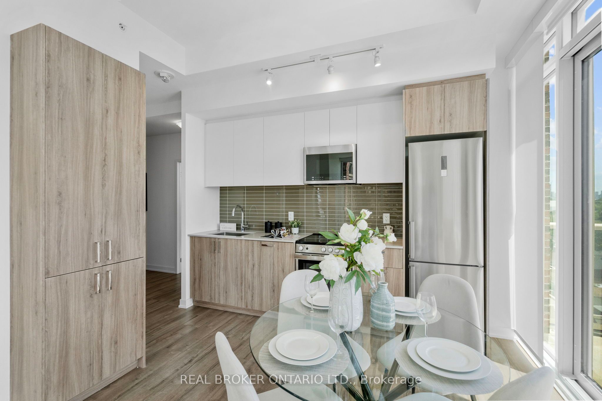 1787 St Clair Avenue W 920 Property Photo 19