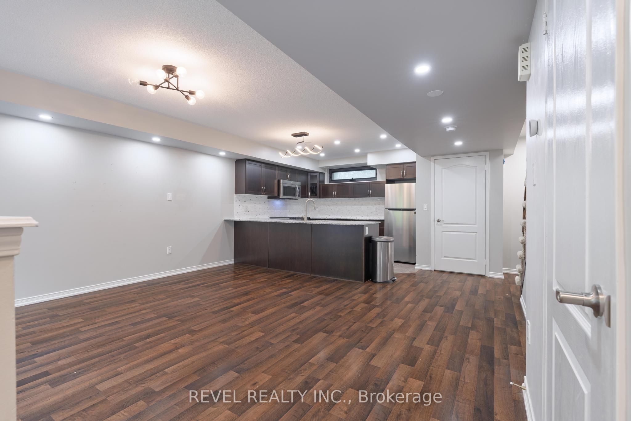 136 Widdicombe Hill Boulevard 108 Property Photo 12