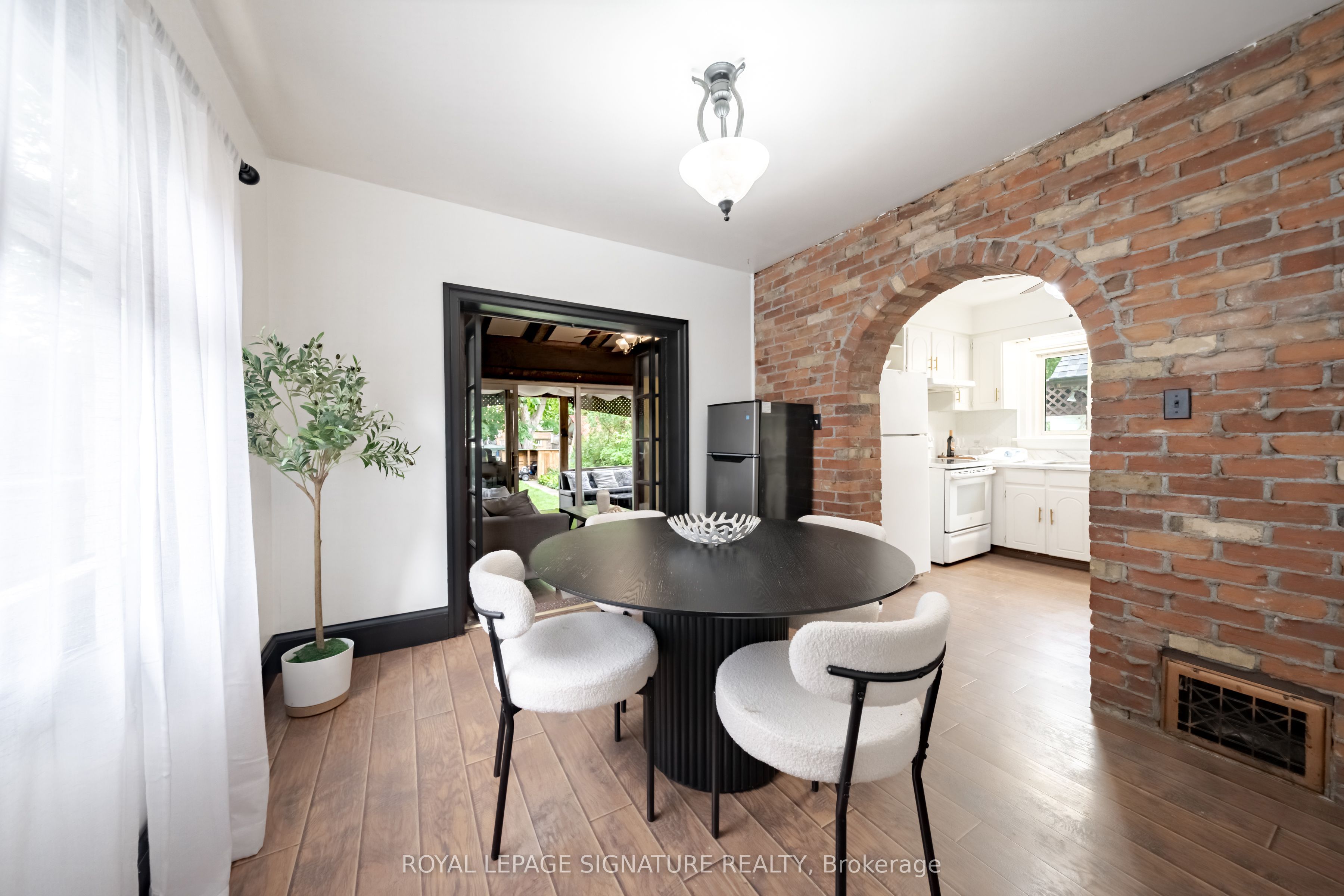 234 John Street Property Photo 10