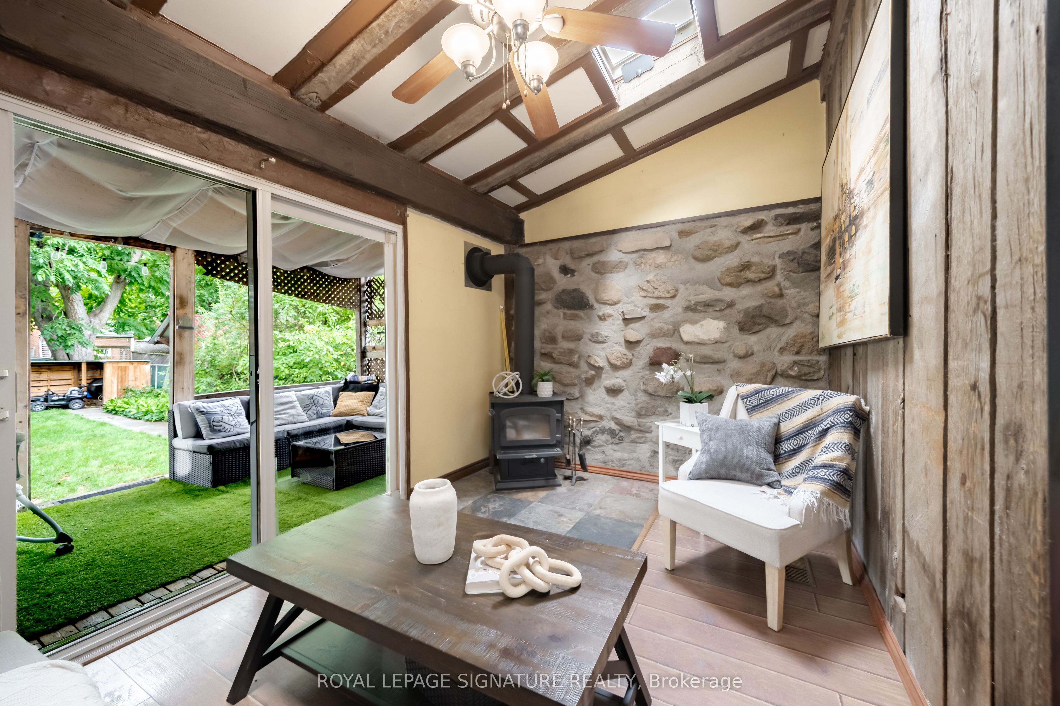234 John Street Property Photo 14