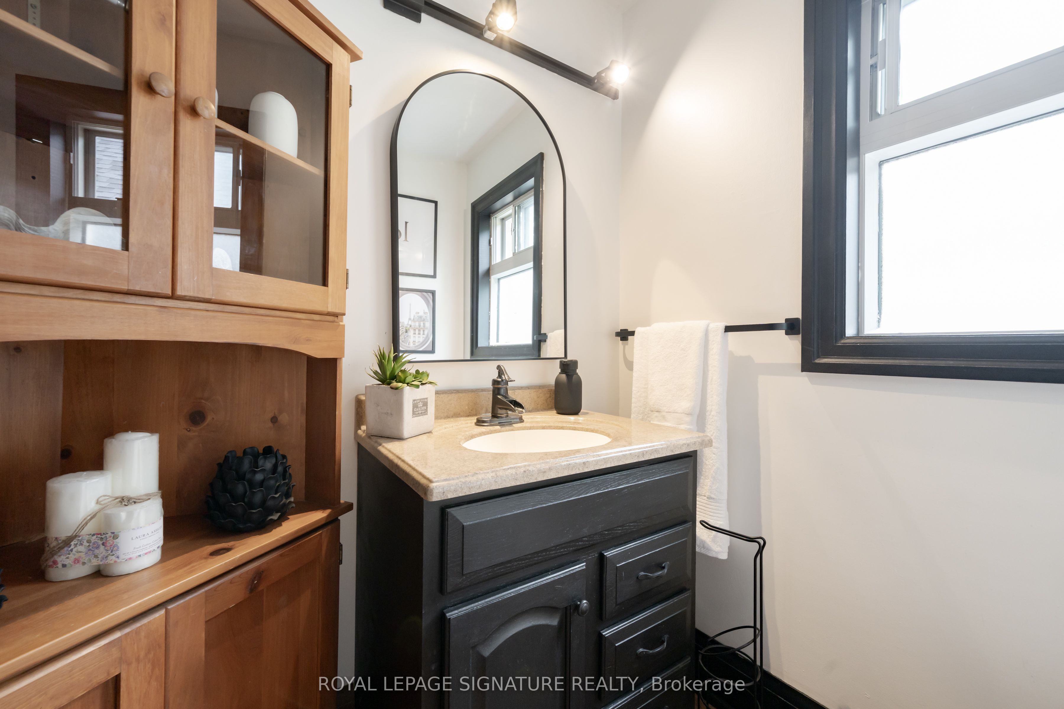234 John Street Property Photo 17