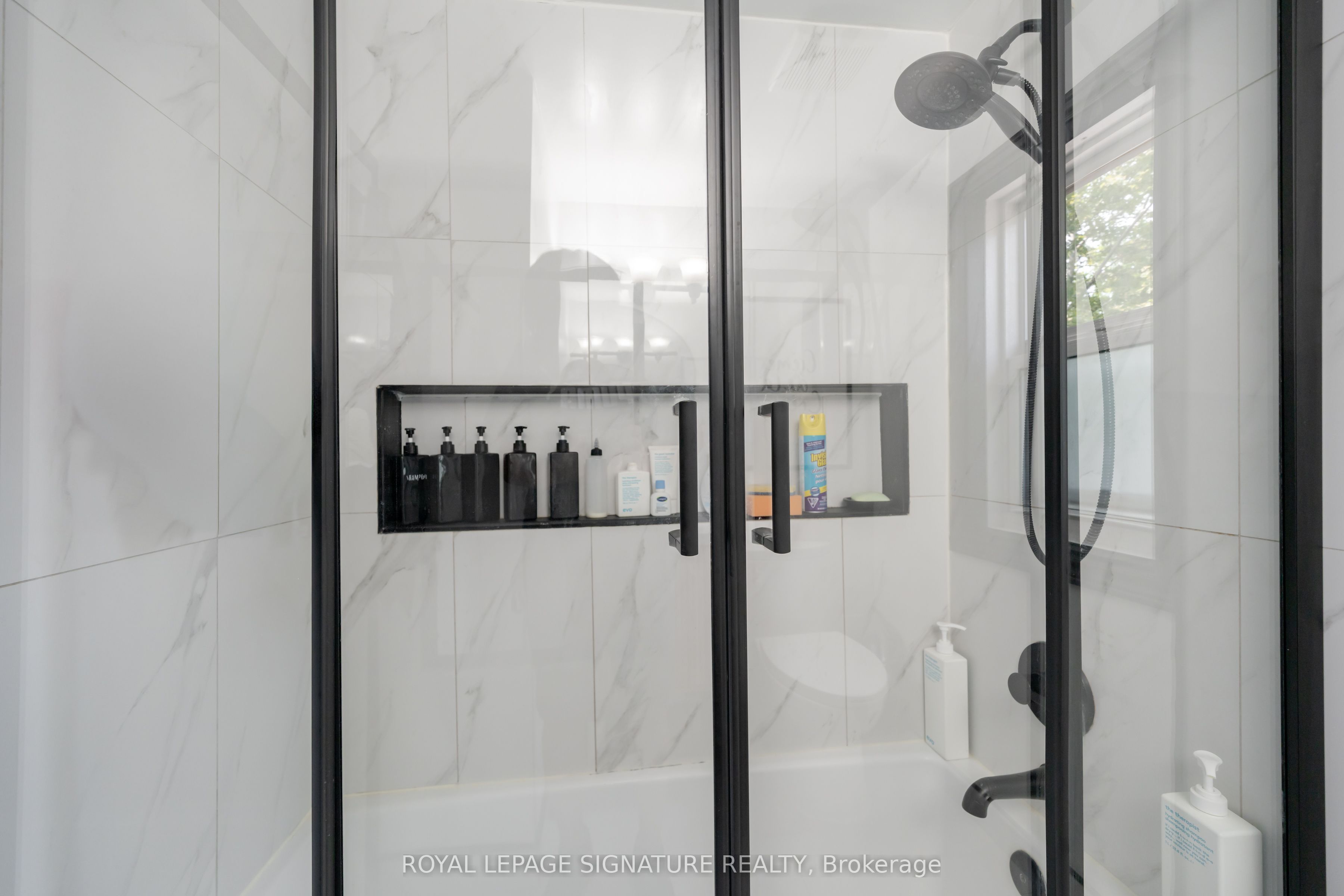 234 John Street Property Photo 28