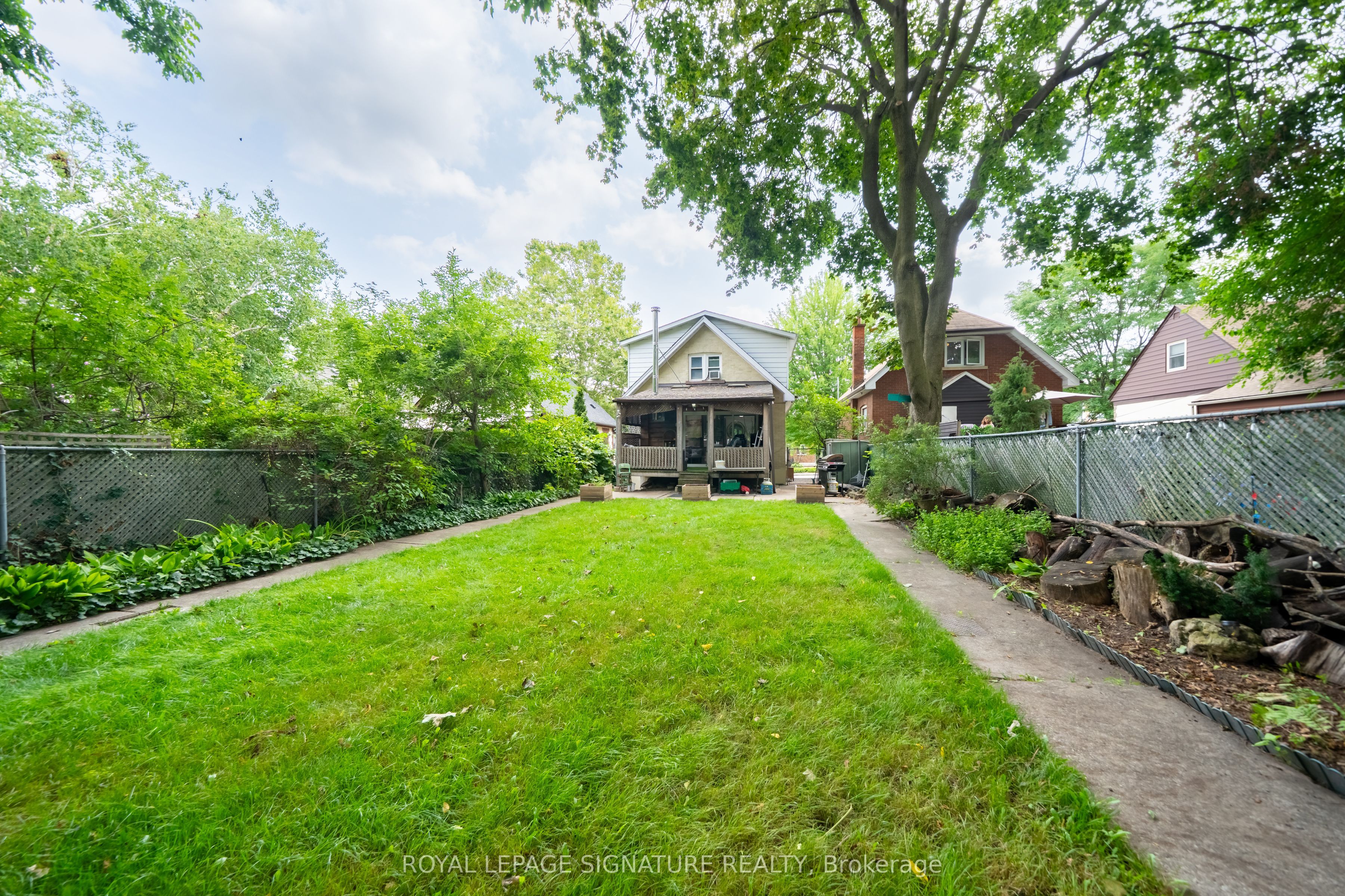 234 John Street Property Photo 34