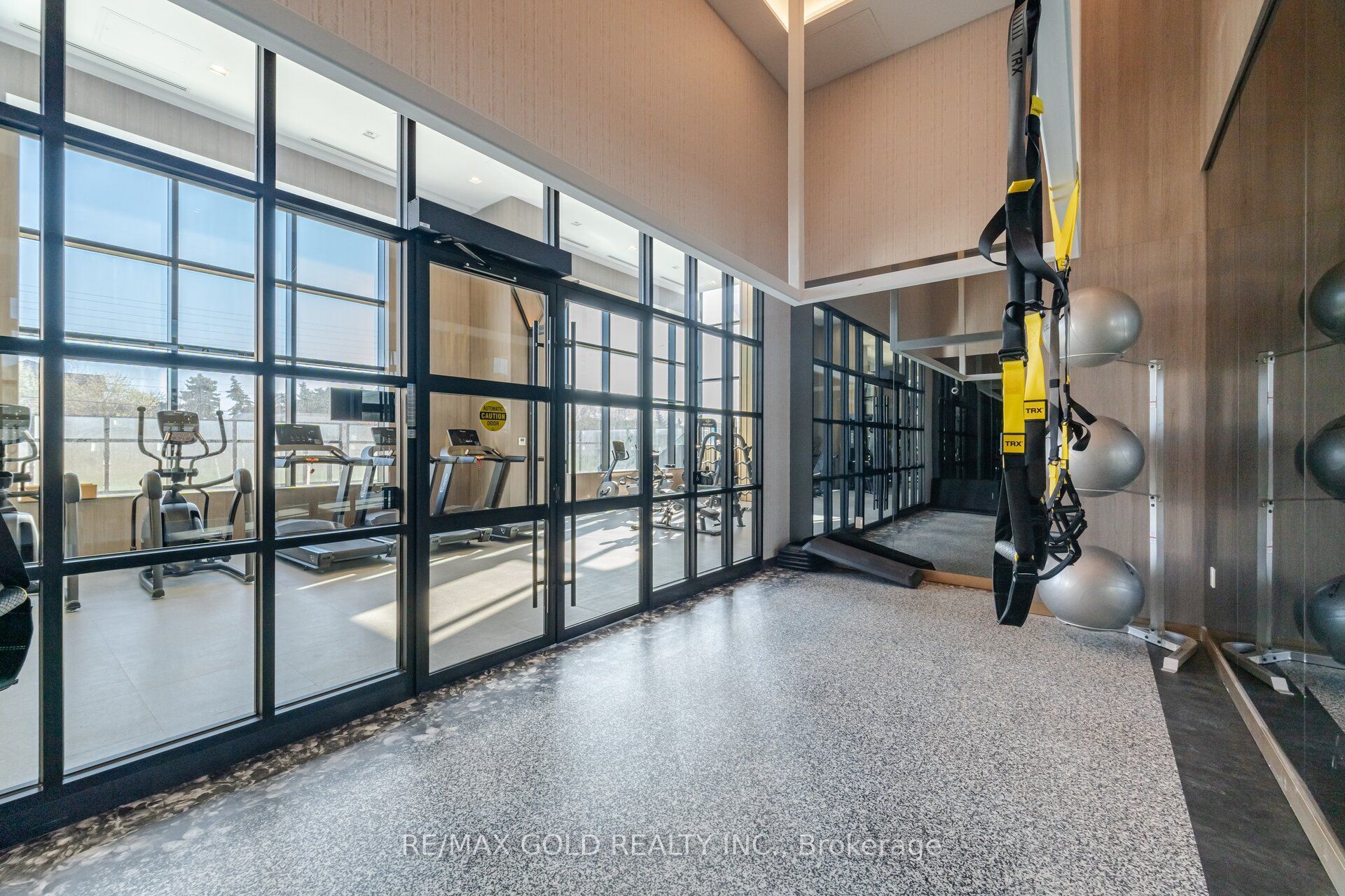 395 Dundas Street W 243 Property Photo 36