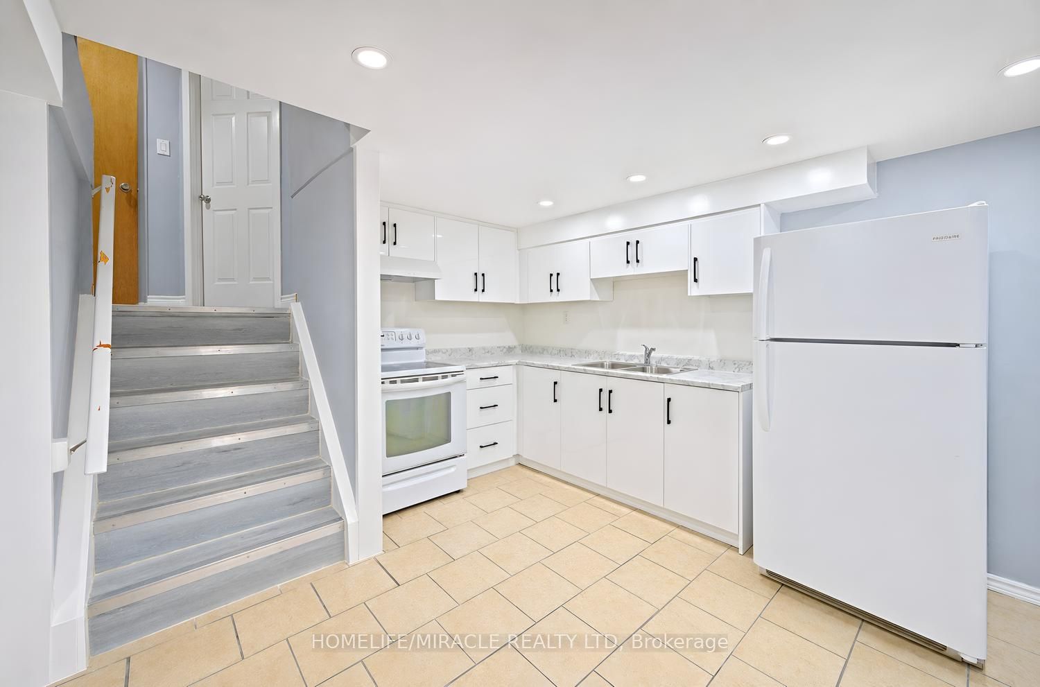 177 Westmore Drive S Property Photo 38