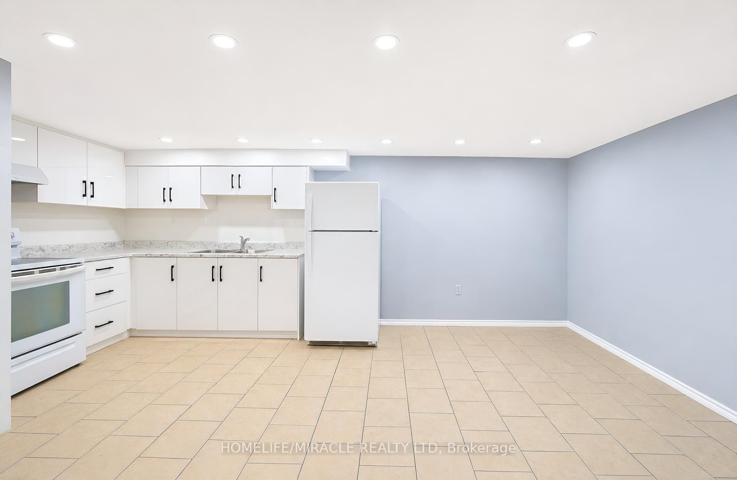 177 Westmore Drive S Property Photo 39