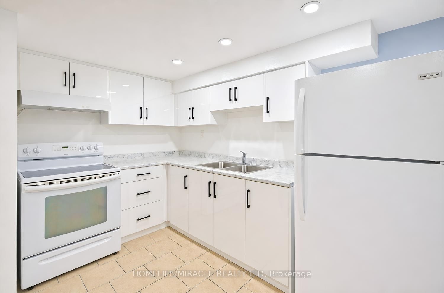 177 Westmore Drive S Property Photo 40