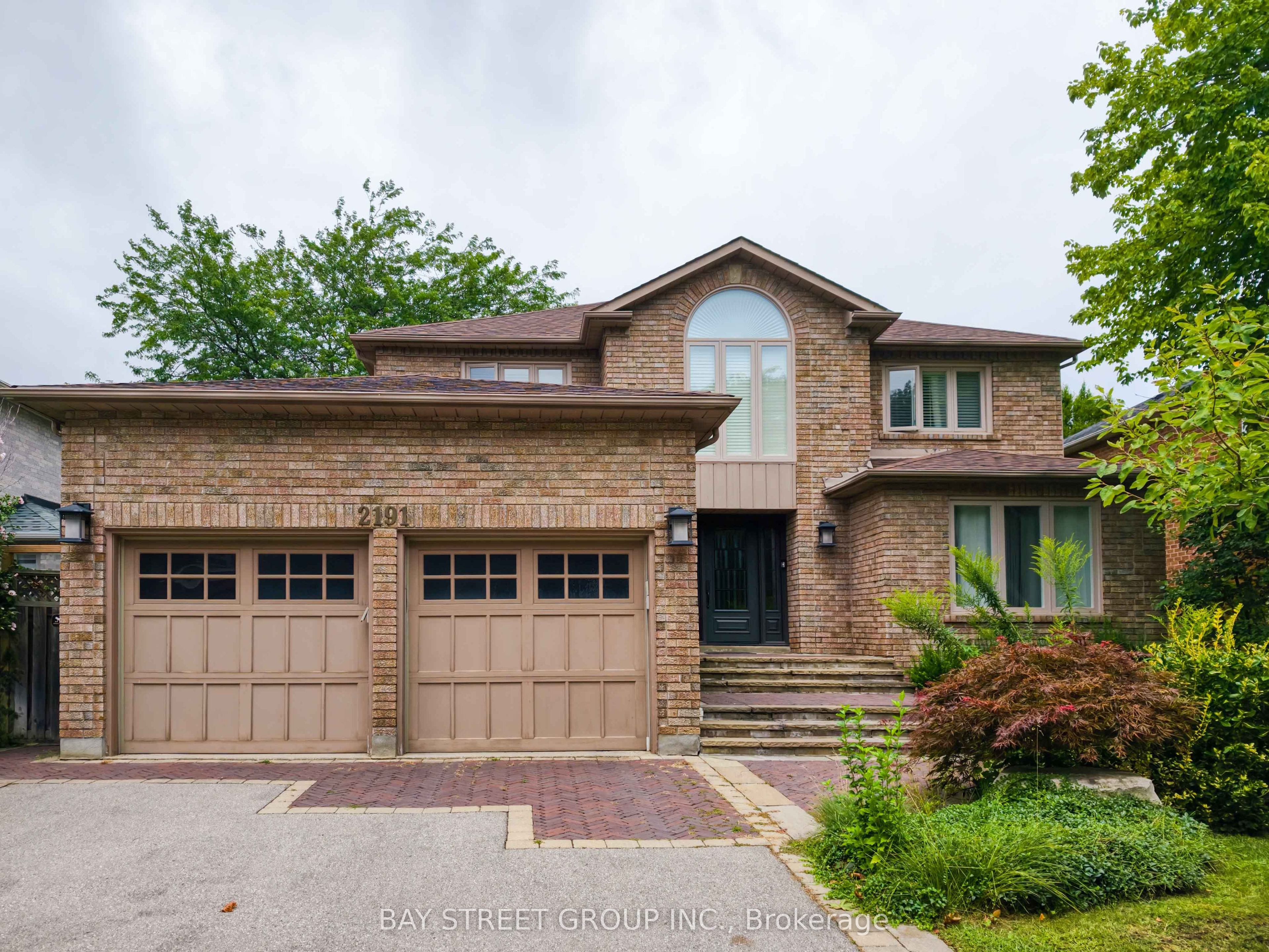 2191 Dunvegan Avenue Property Photo 2