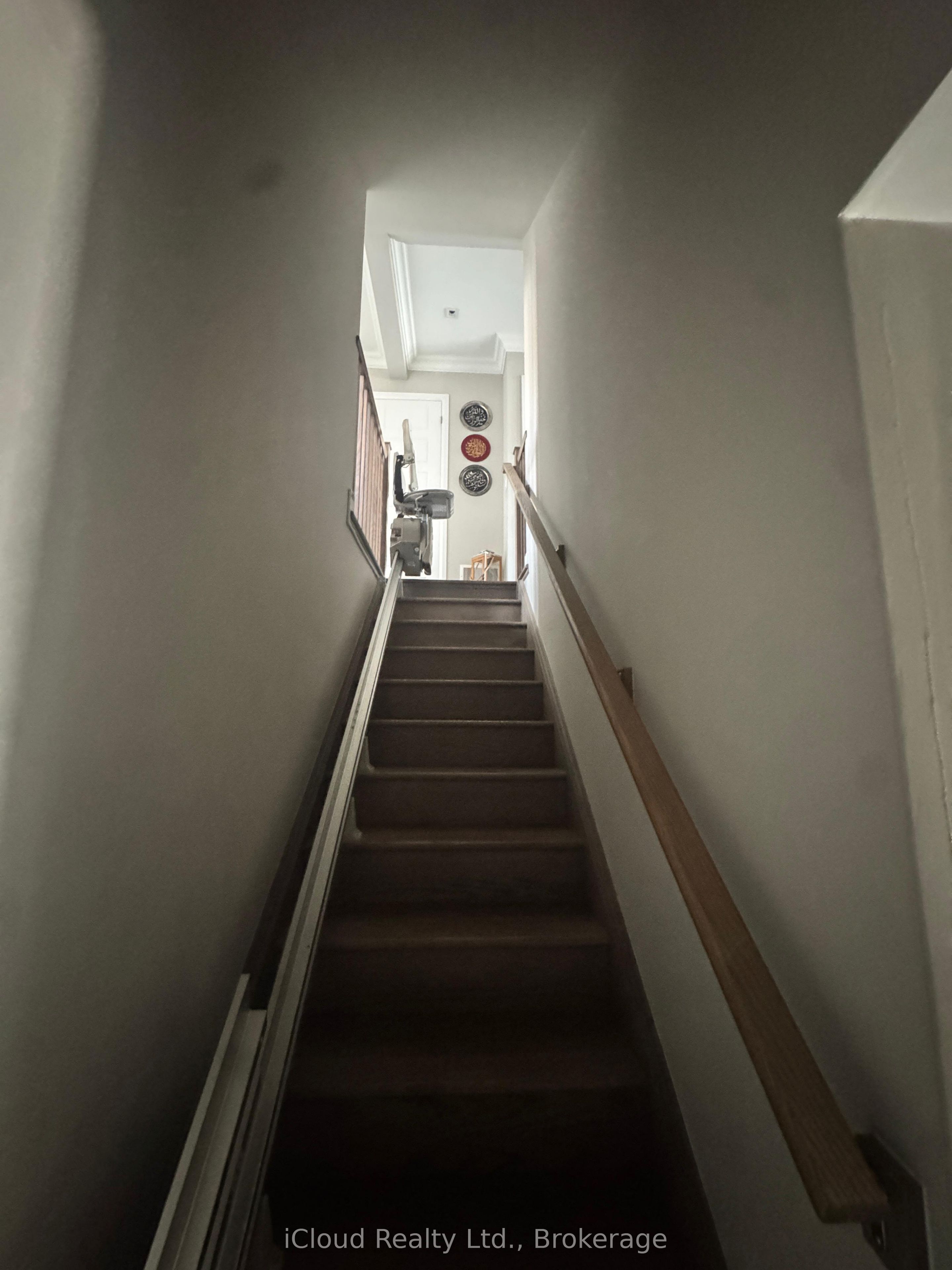 126 Burnhamthorpe Road E Property Photo 3