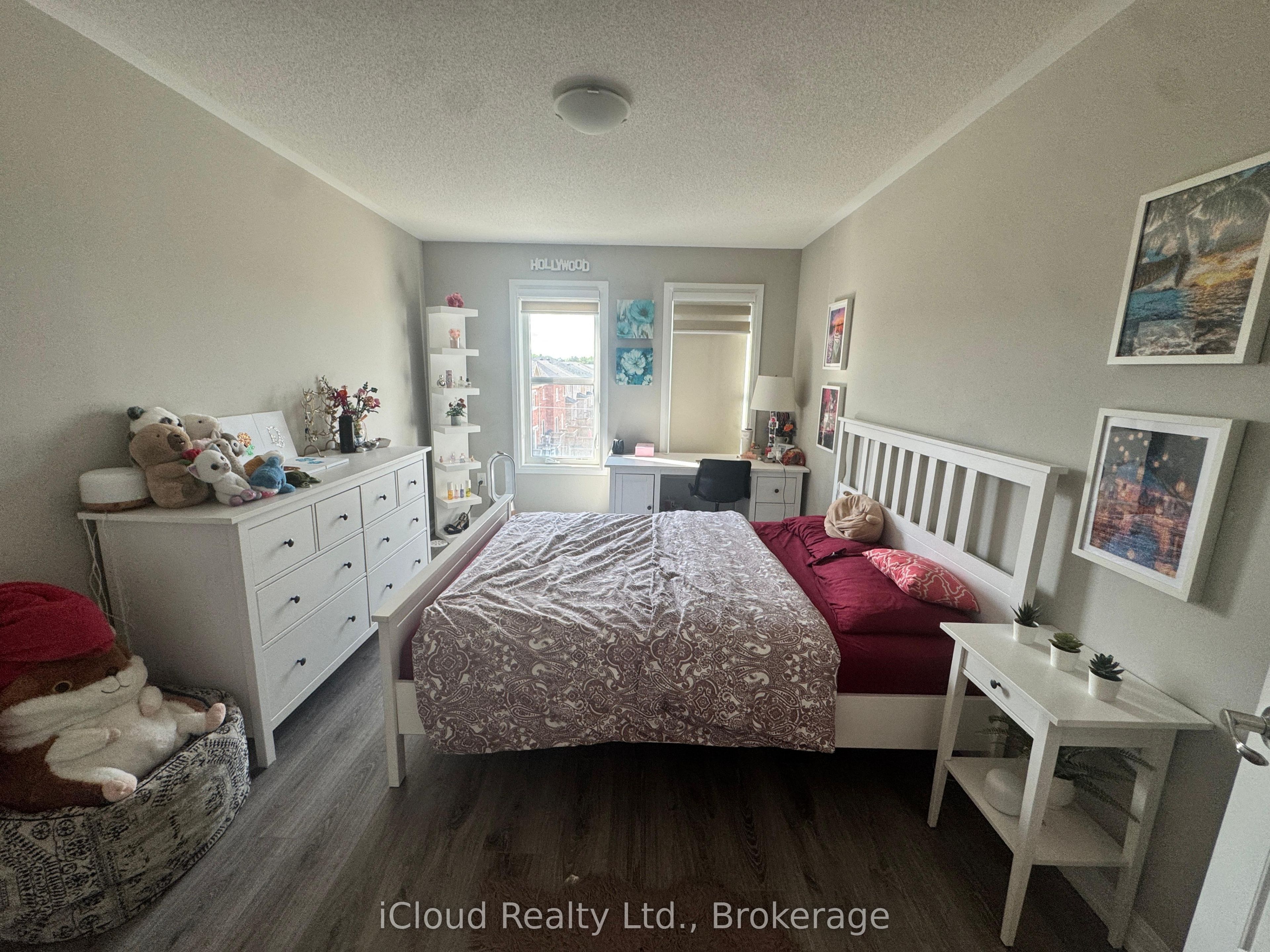 126 Burnhamthorpe Road E Property Photo 10