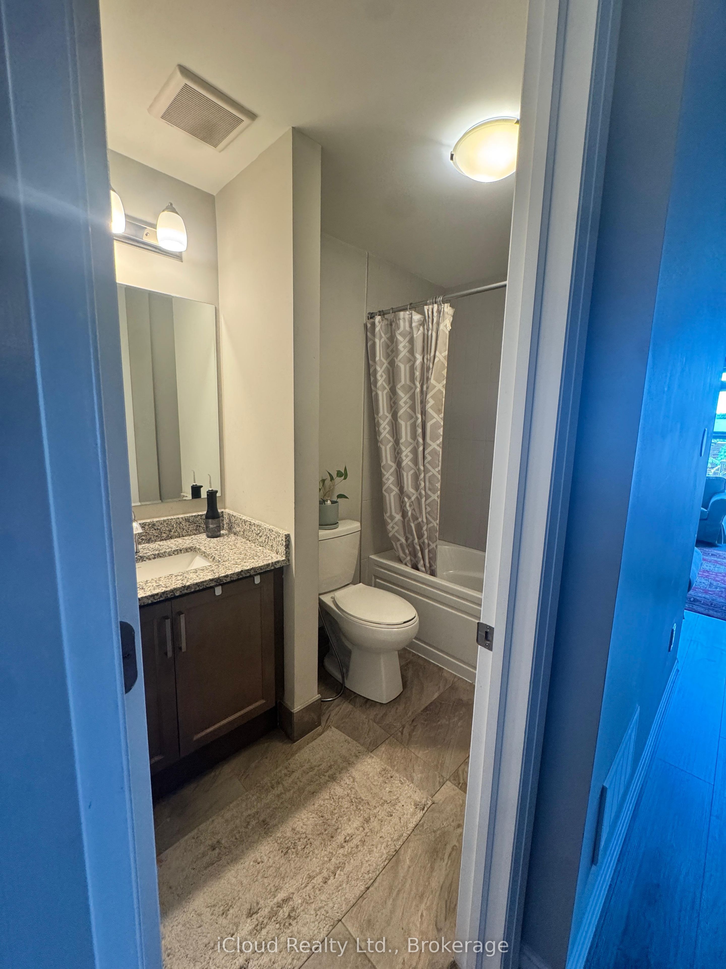 126 Burnhamthorpe Road E Property Photo 19