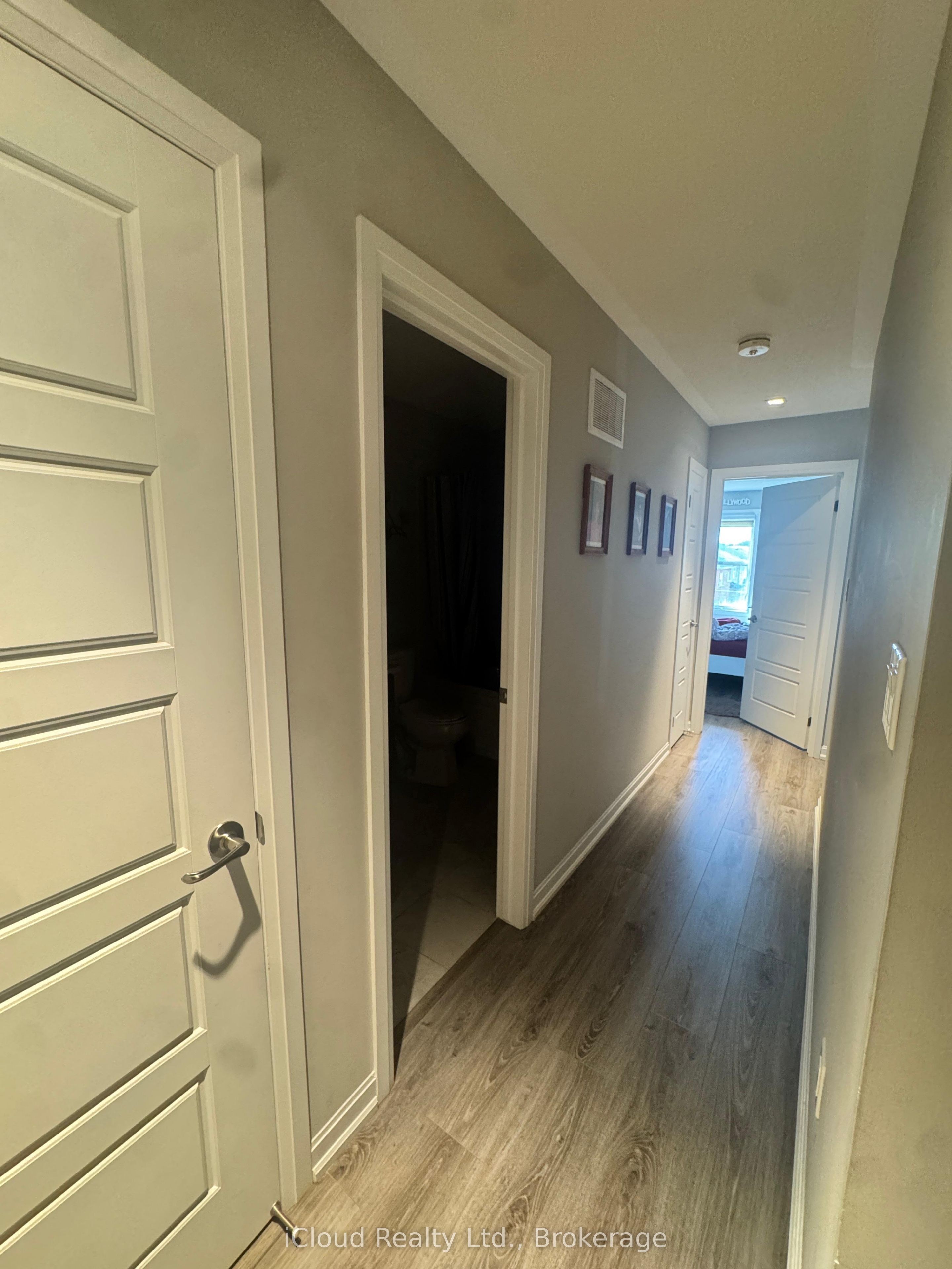 126 Burnhamthorpe Road E Property Photo 20