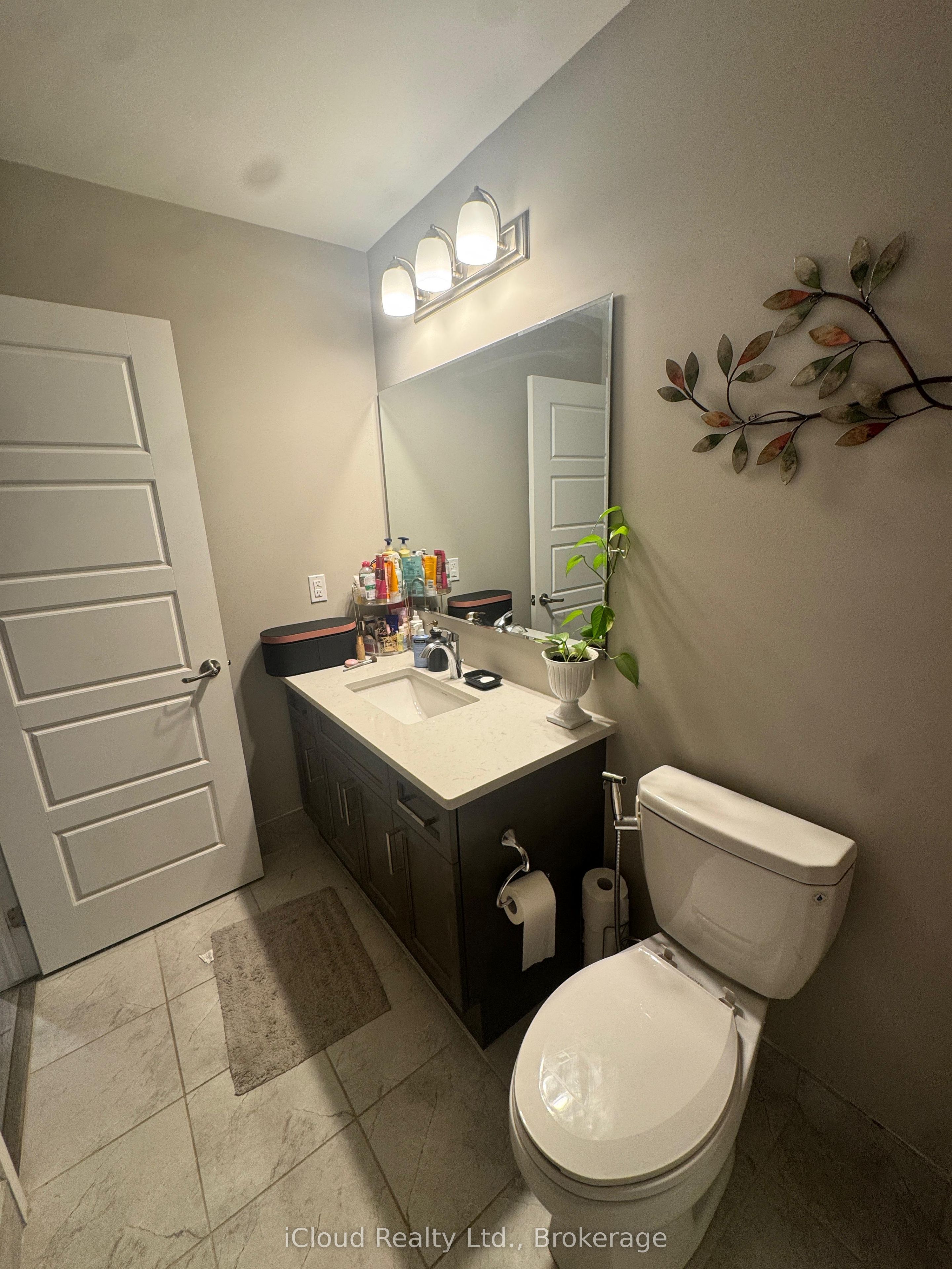 126 Burnhamthorpe Road E Property Photo 21