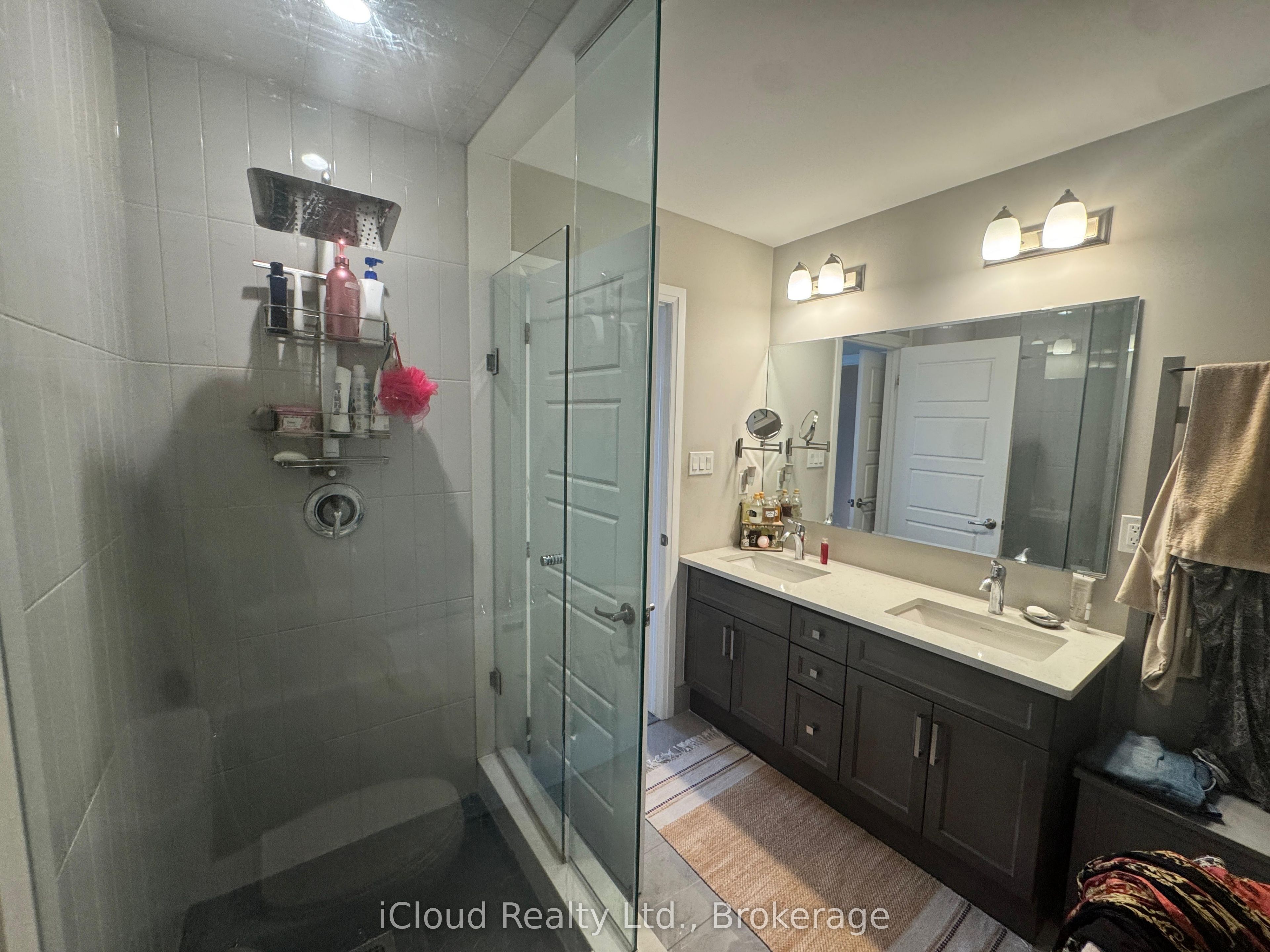 126 Burnhamthorpe Road E Property Photo 22