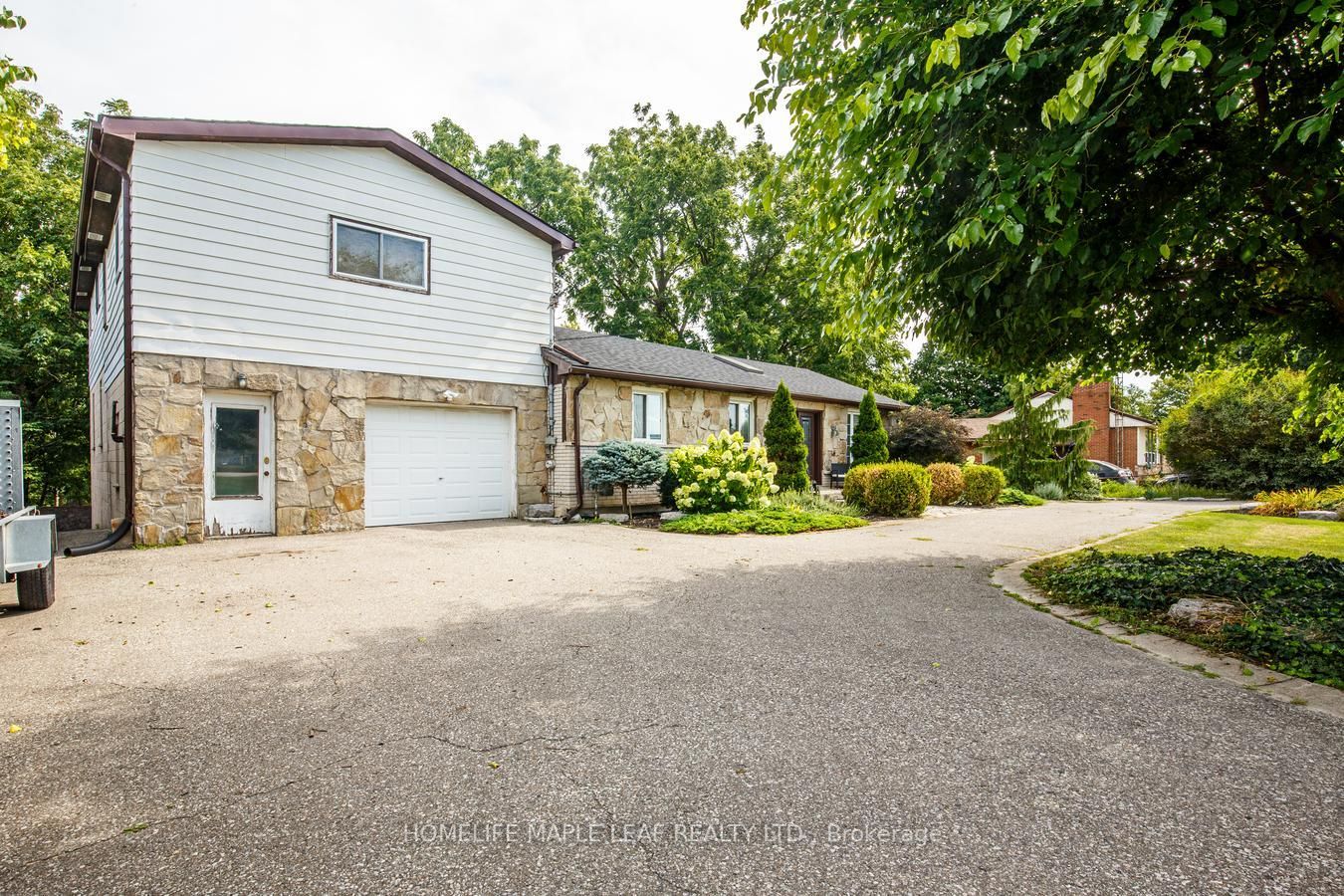 7820 5 Side Road Property Photo 4