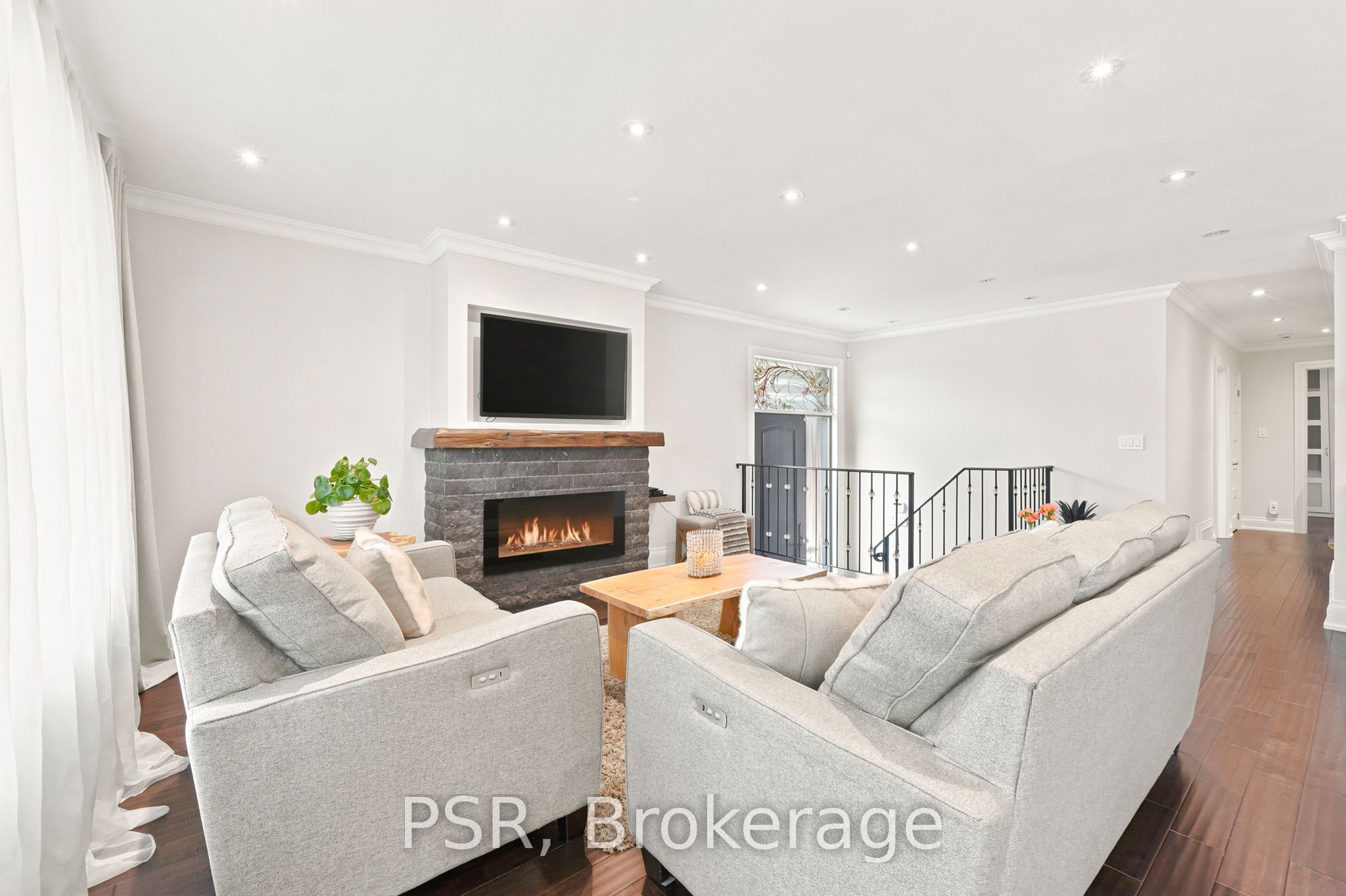 61 Robinglade Drive Property Photo 12
