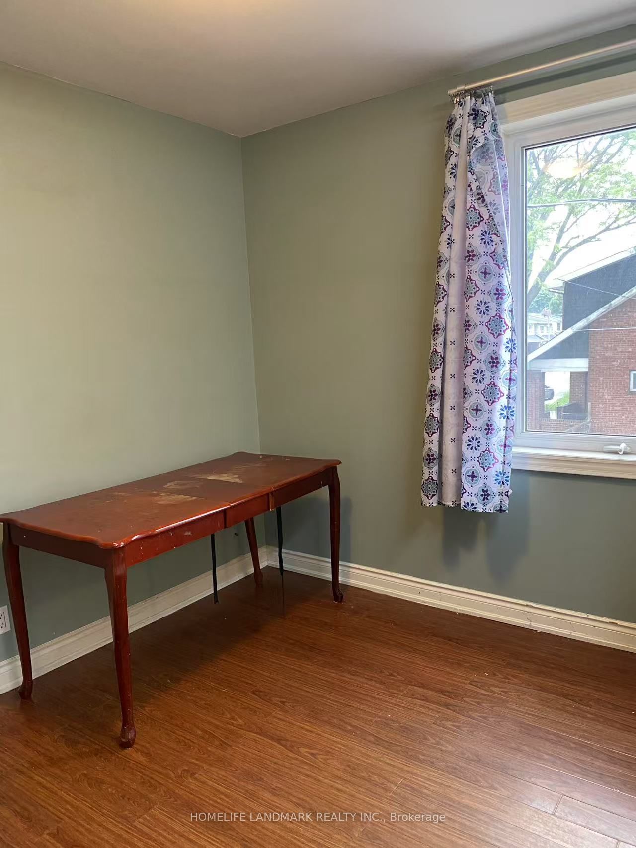 1890 Dufferin Street Second Floor Property Photo 4