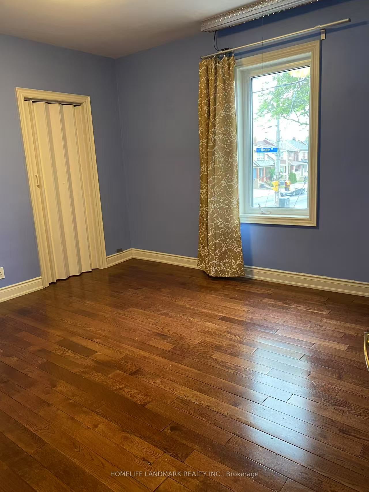 1890 Dufferin Street Second Floor Property Photo 6