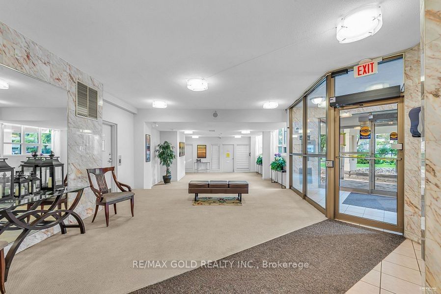 2323 Confederation Parkway 1204 Property Photo 3