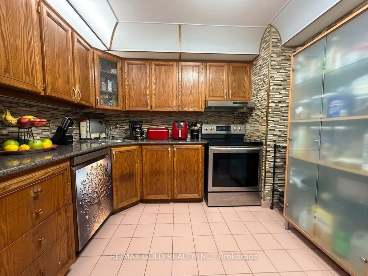 2323 Confederation Parkway 1204 Property Photo 6